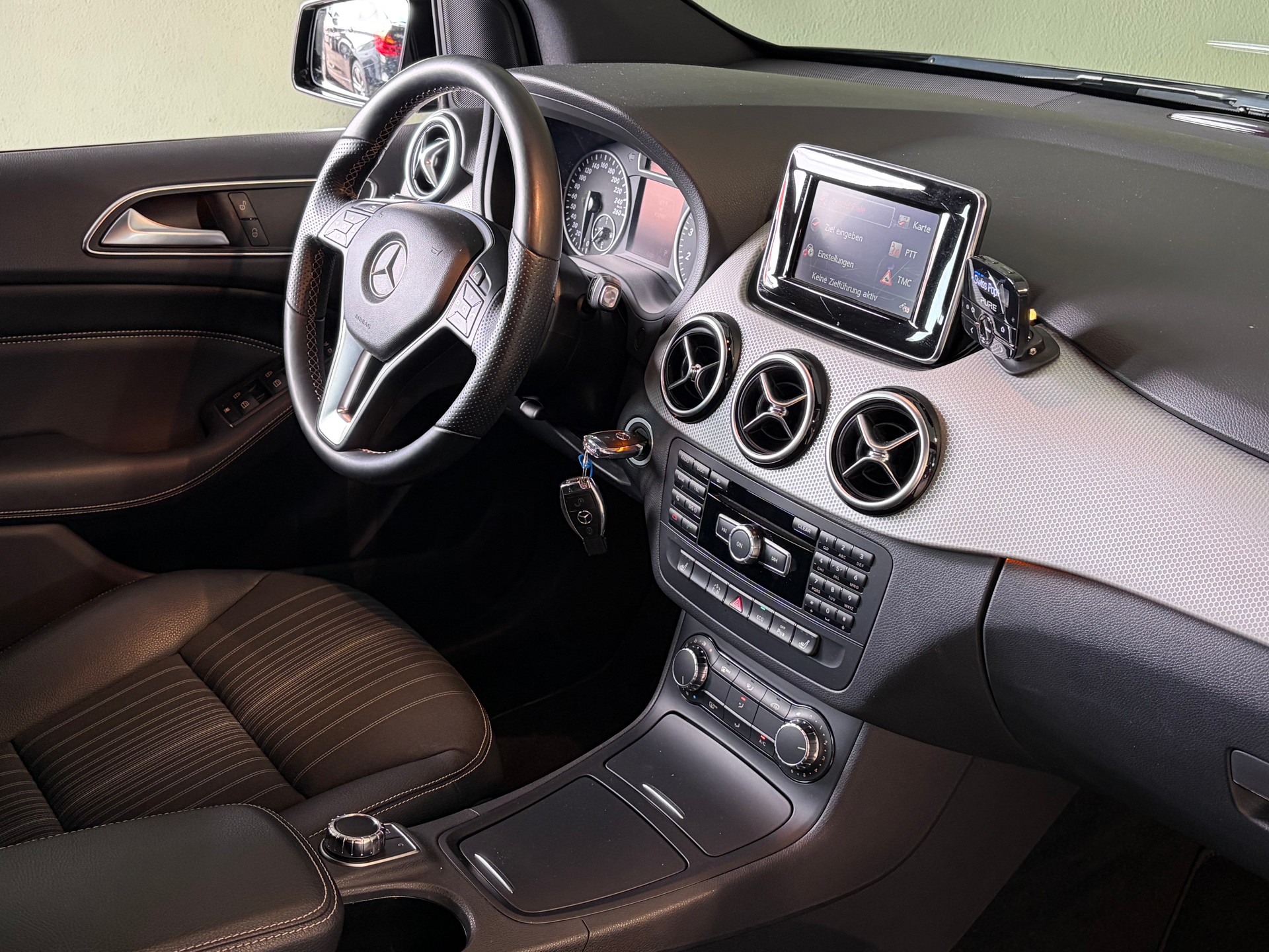 MERCEDES-BENZ B 220 4Matic 7G-DCT *Anhängerkupplung*Ab MFK*-image-14