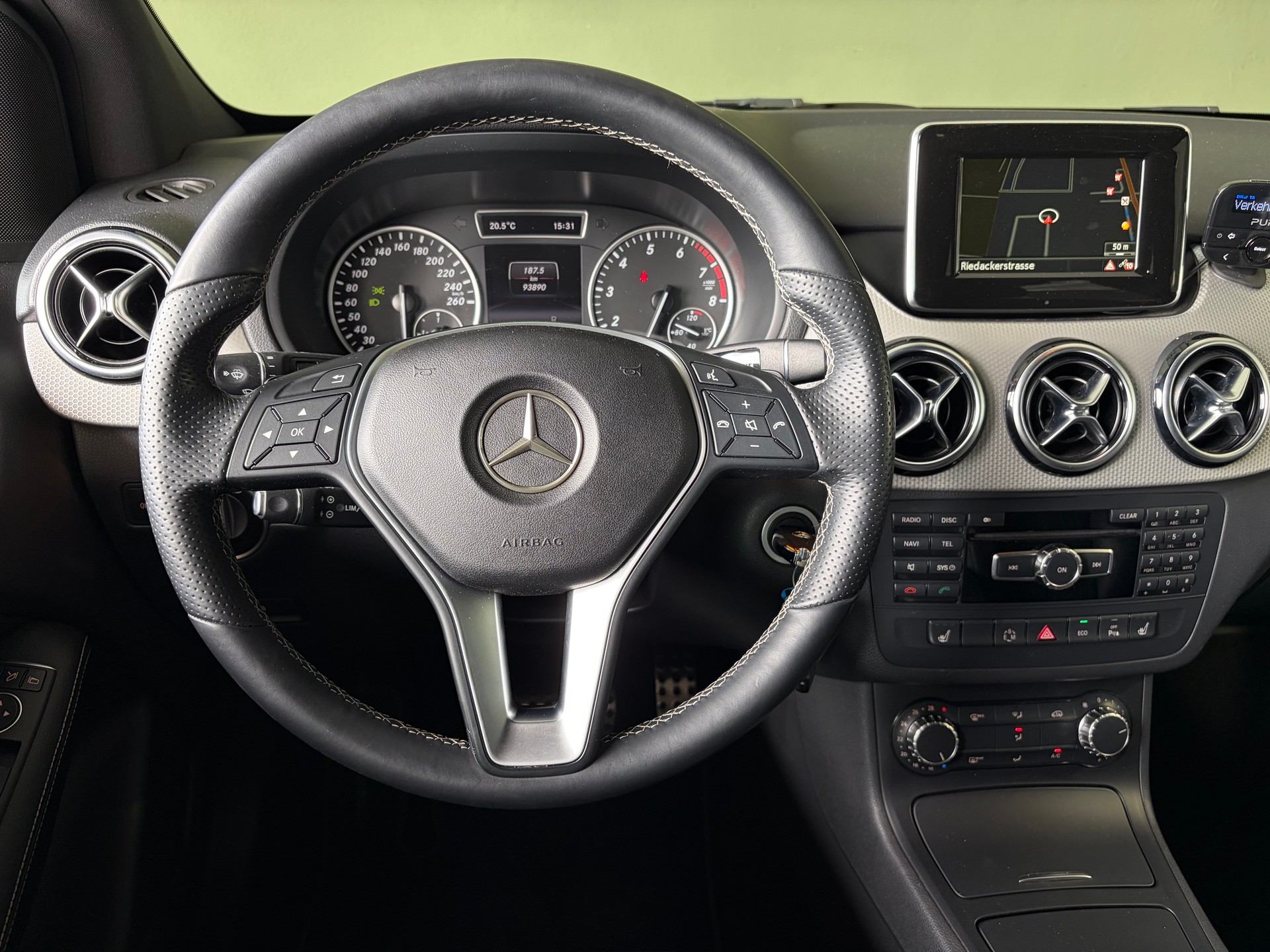 MERCEDES-BENZ B 220 4Matic 7G-DCT *Anhängerkupplung*Ab MFK*-image-9