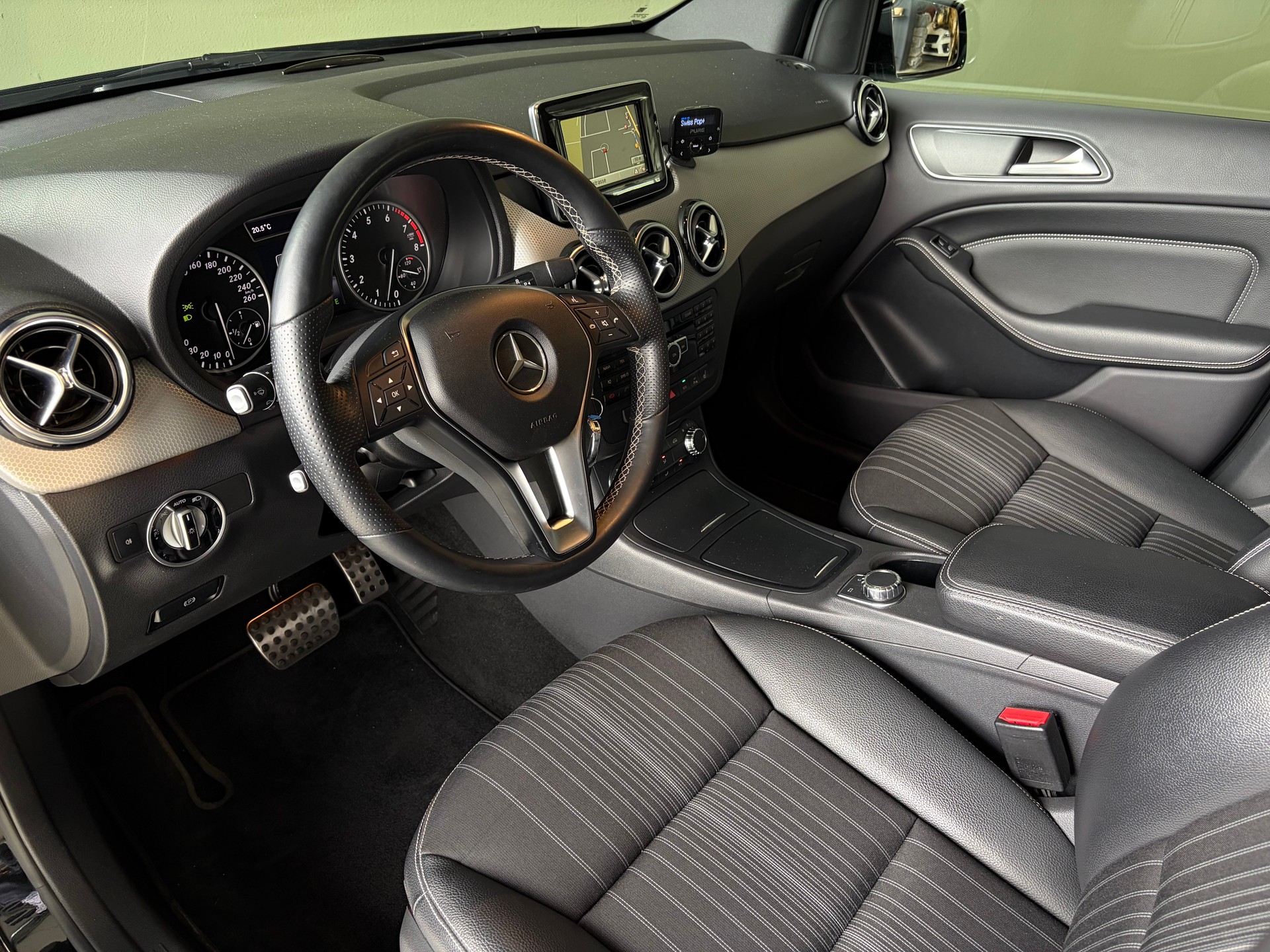 MERCEDES-BENZ B 220 4Matic 7G-DCT *Anhängerkupplung*Ab MFK*-image-8