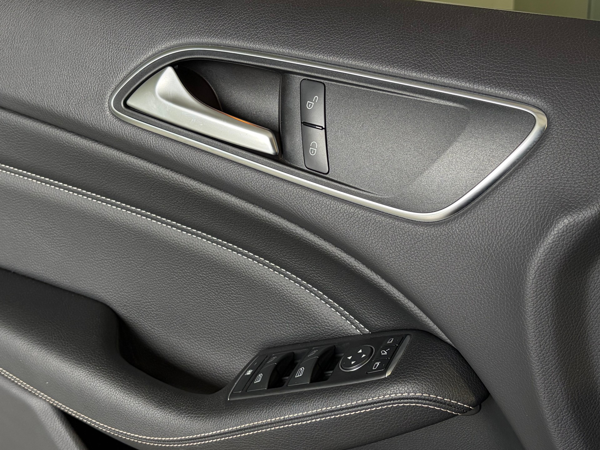 MERCEDES-BENZ B 220 4Matic 7G-DCT *Anhängerkupplung*Ab MFK*-image-16