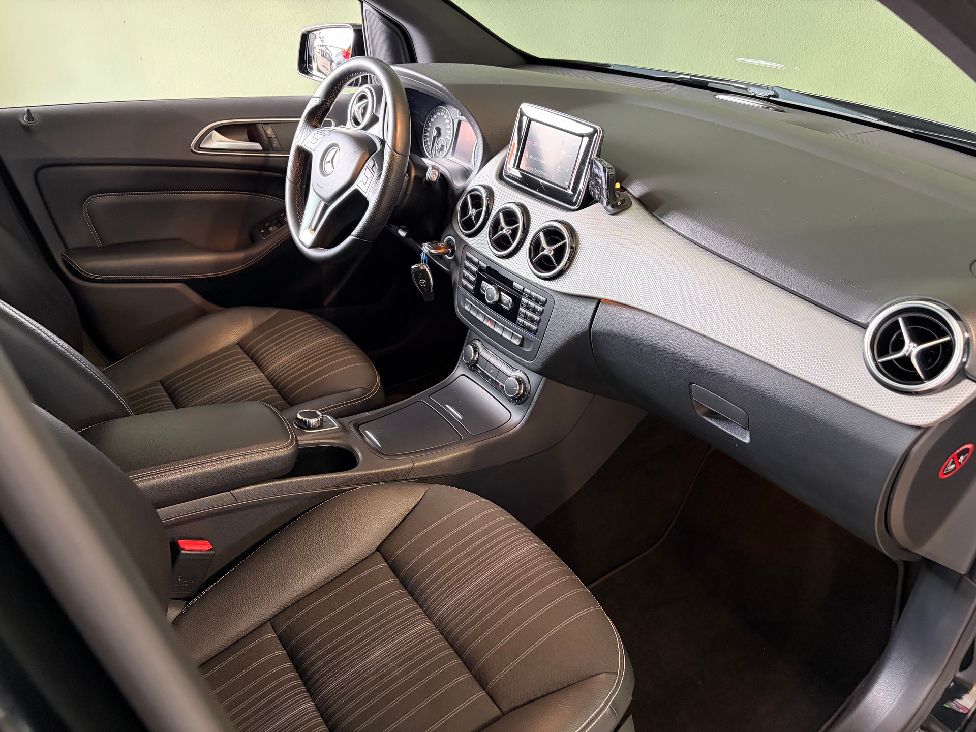 MERCEDES-BENZ B 220 4Matic 7G-DCT *Anhängerkupplung*Ab MFK*-image-12