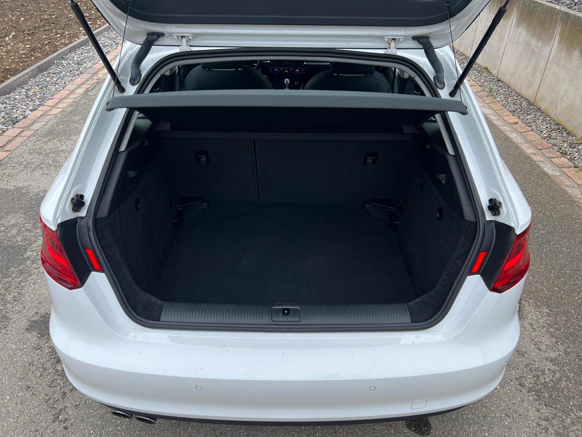 AUDI A3 Sportback 1.4 TFSI Ambition S-tronic-image-11