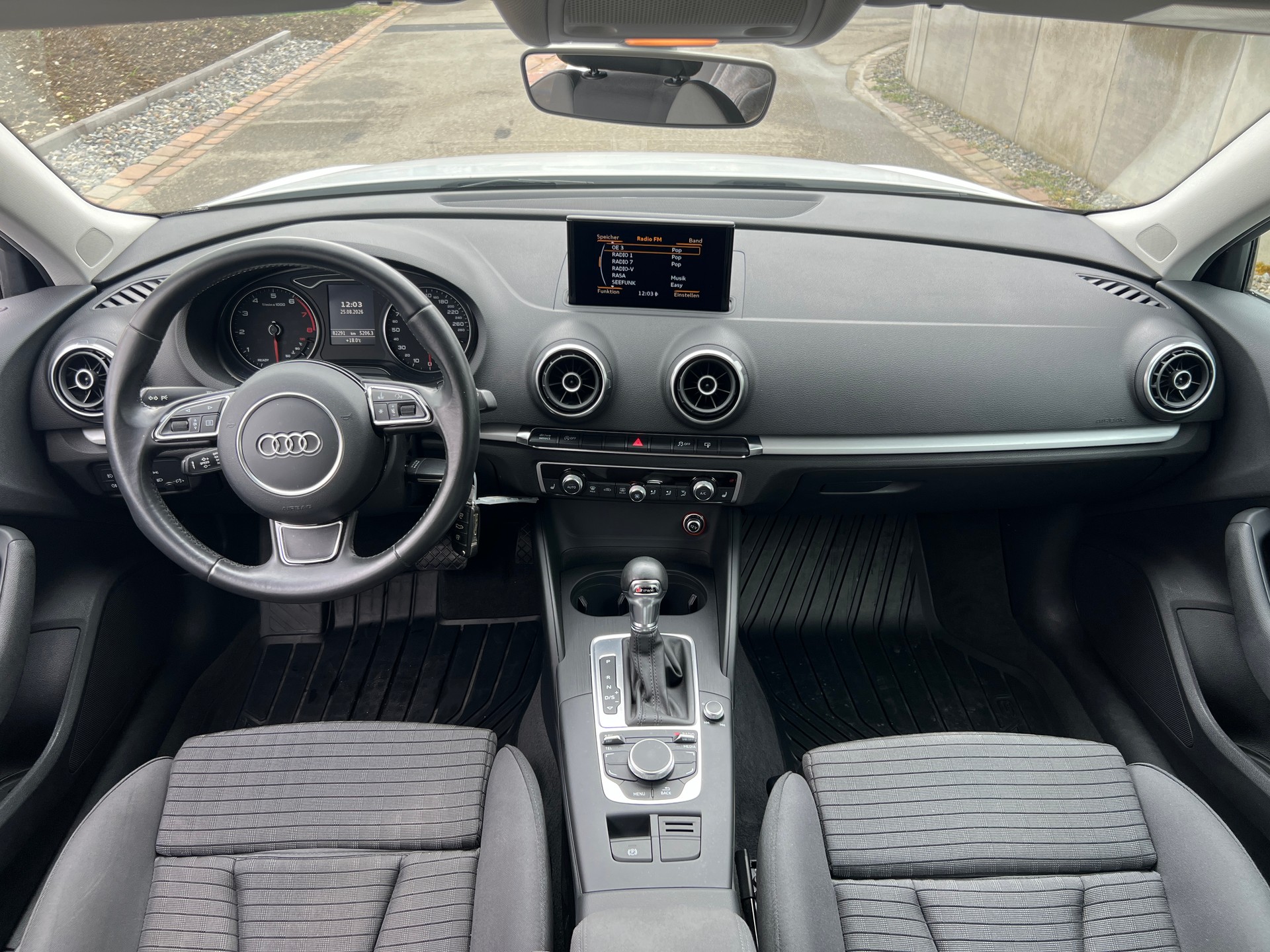 AUDI A3 Sportback 1.4 TFSI Ambition S-tronic-image-8