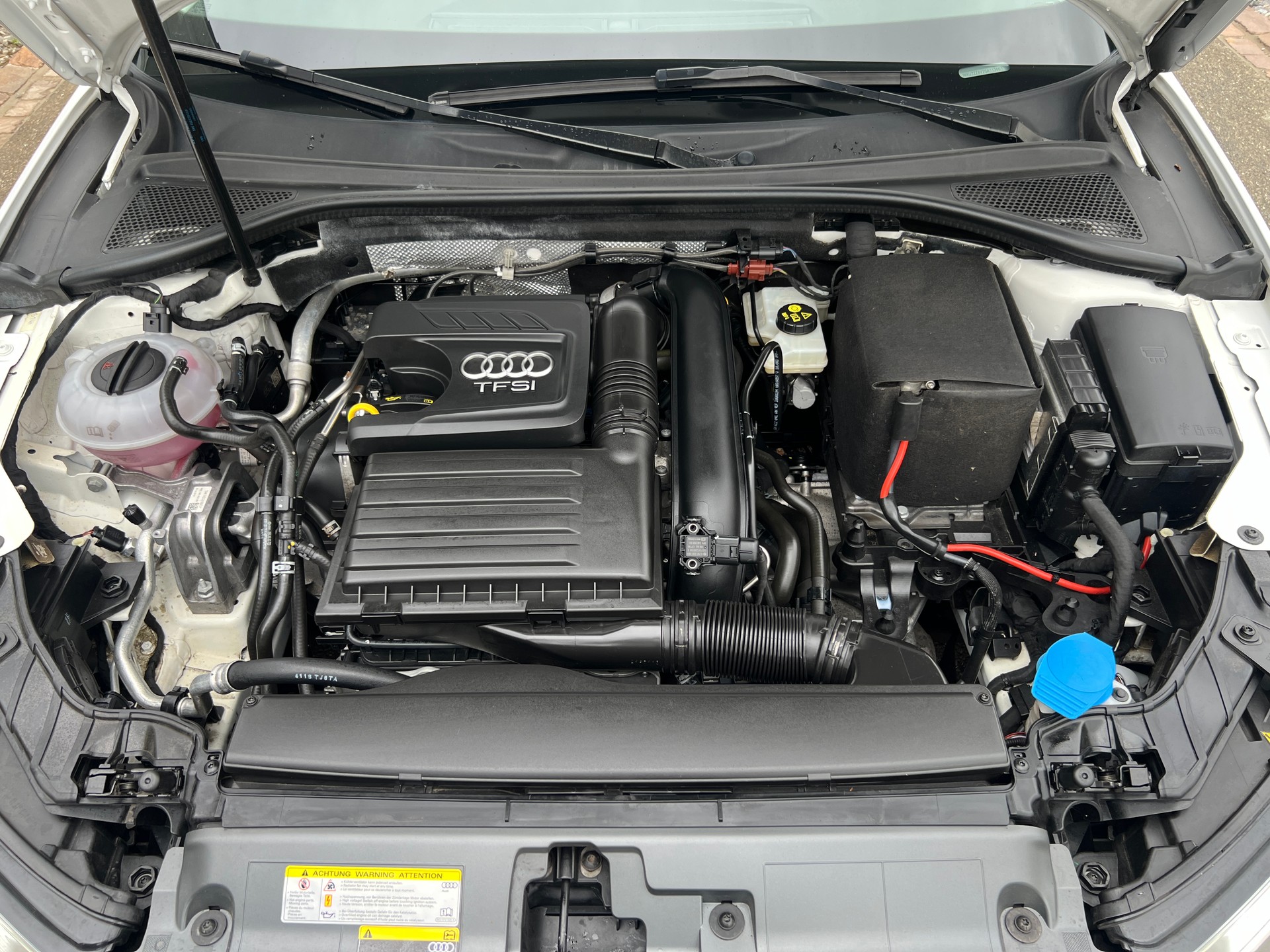 AUDI A3 Sportback 1.4 TFSI Ambition S-tronic-image-12