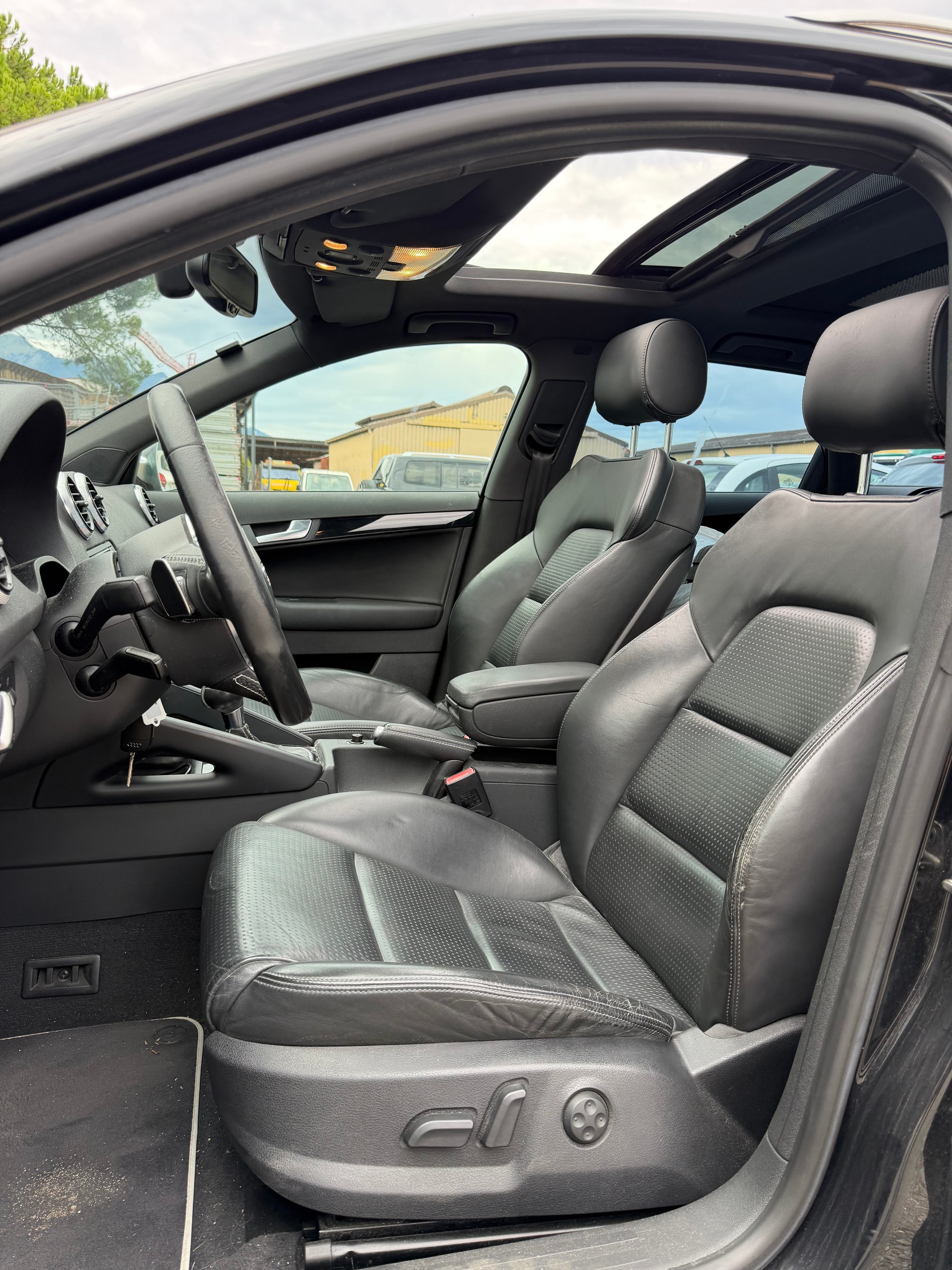 AUDI S3 Sportback 2.0 TFSI quattro S-tronic-image-7