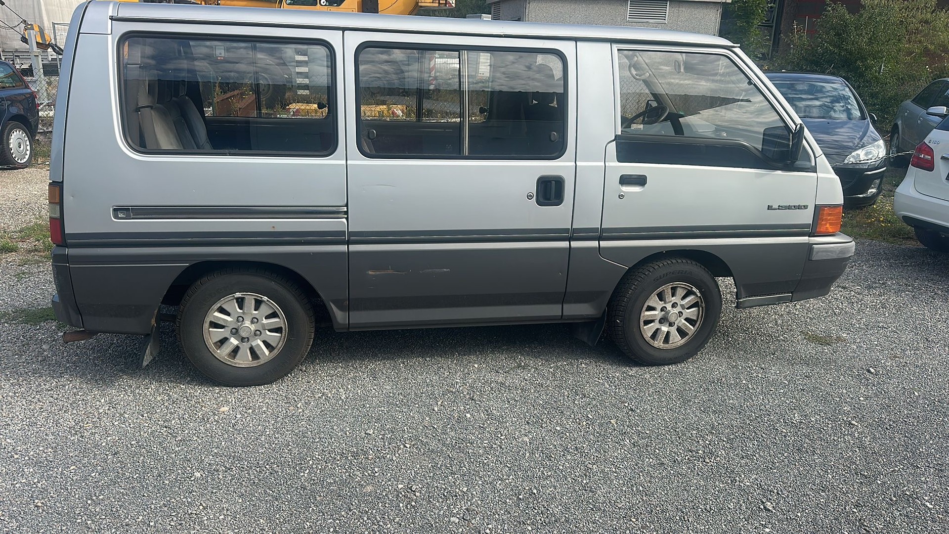 MITSUBISHI L 300 2.0 Wagon-image-1