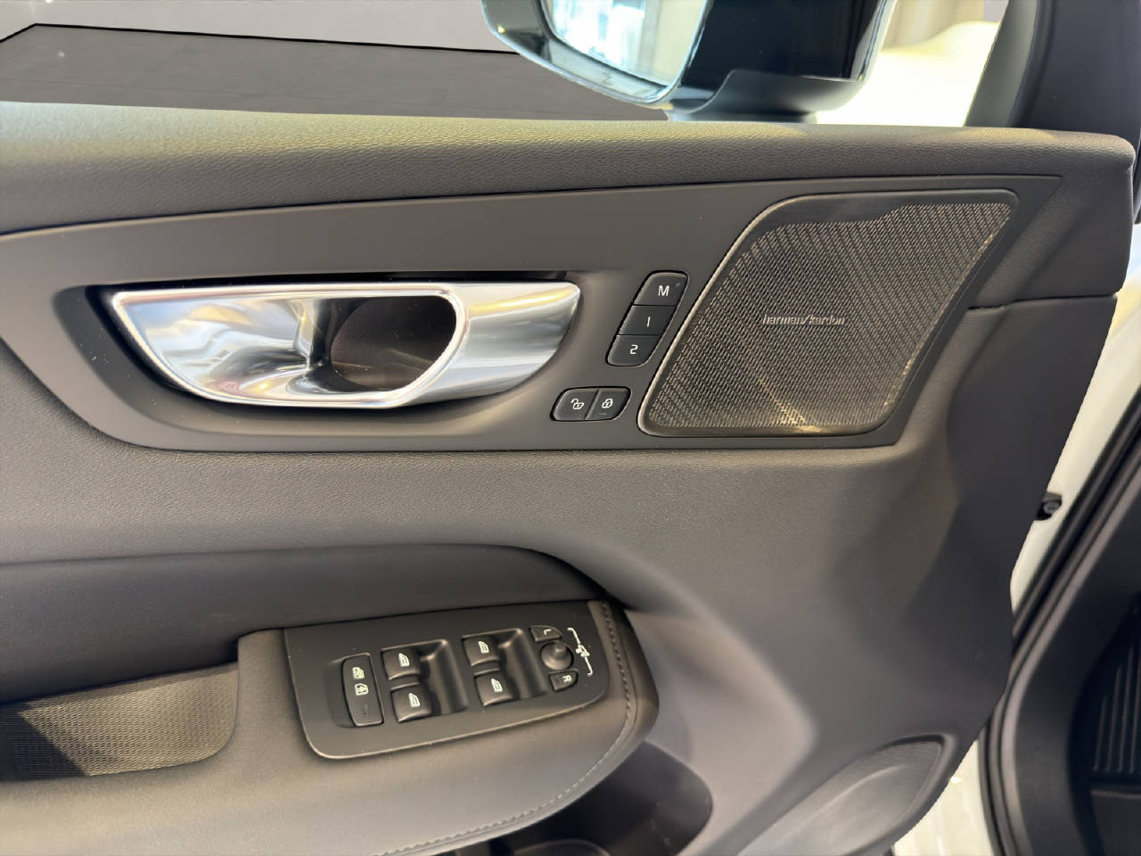 VOLVO XC60 2.0 T8 TE Ultra Dark eAWD-image-14