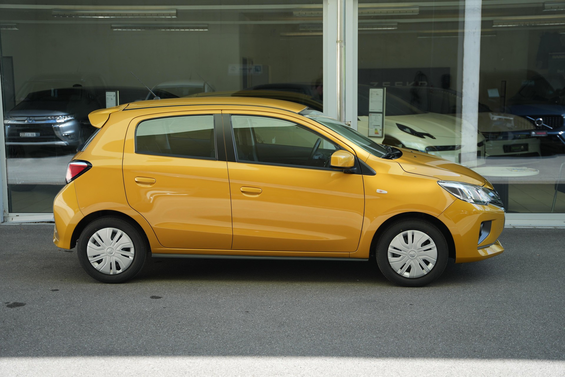 MITSUBISHI Space Star 1.2 MIVEC Inform-image-1