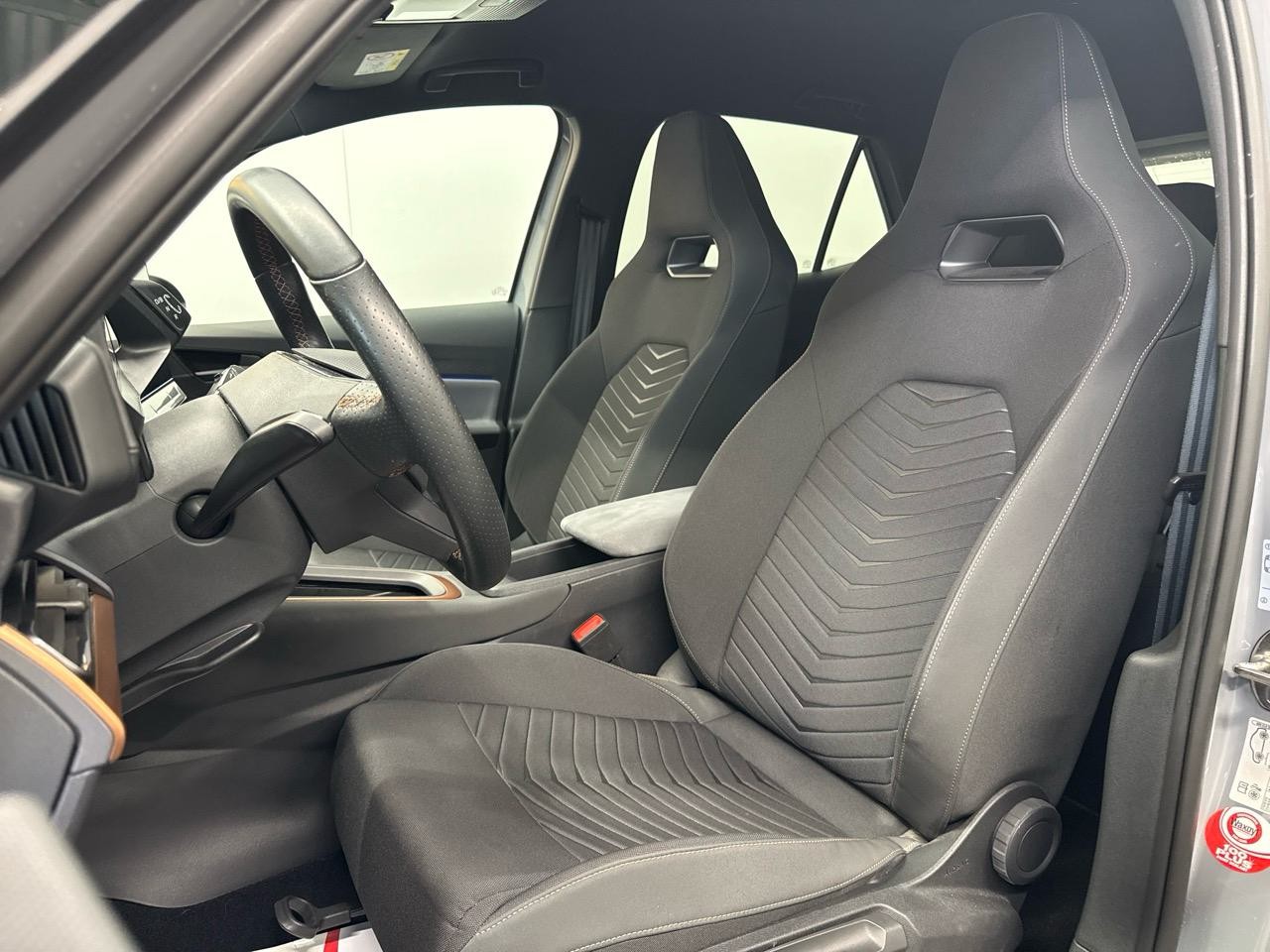 CUPRA Born 58 kWh-showroom-element-3