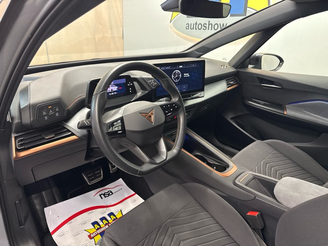 CUPRA Born 58 kWh-showroom-element-2