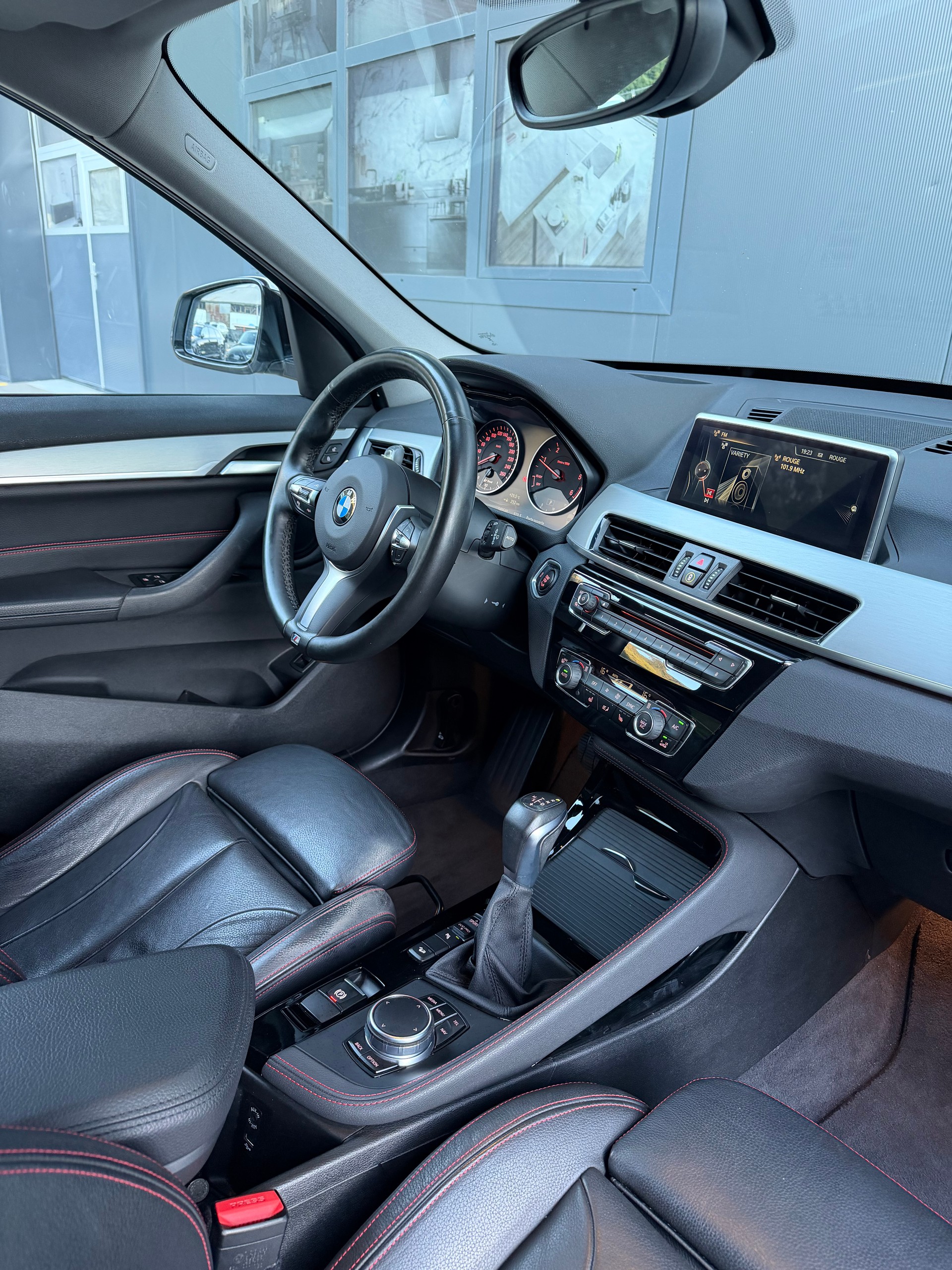 BMW X1 xDrive 20d M Sport Steptronic-image-11