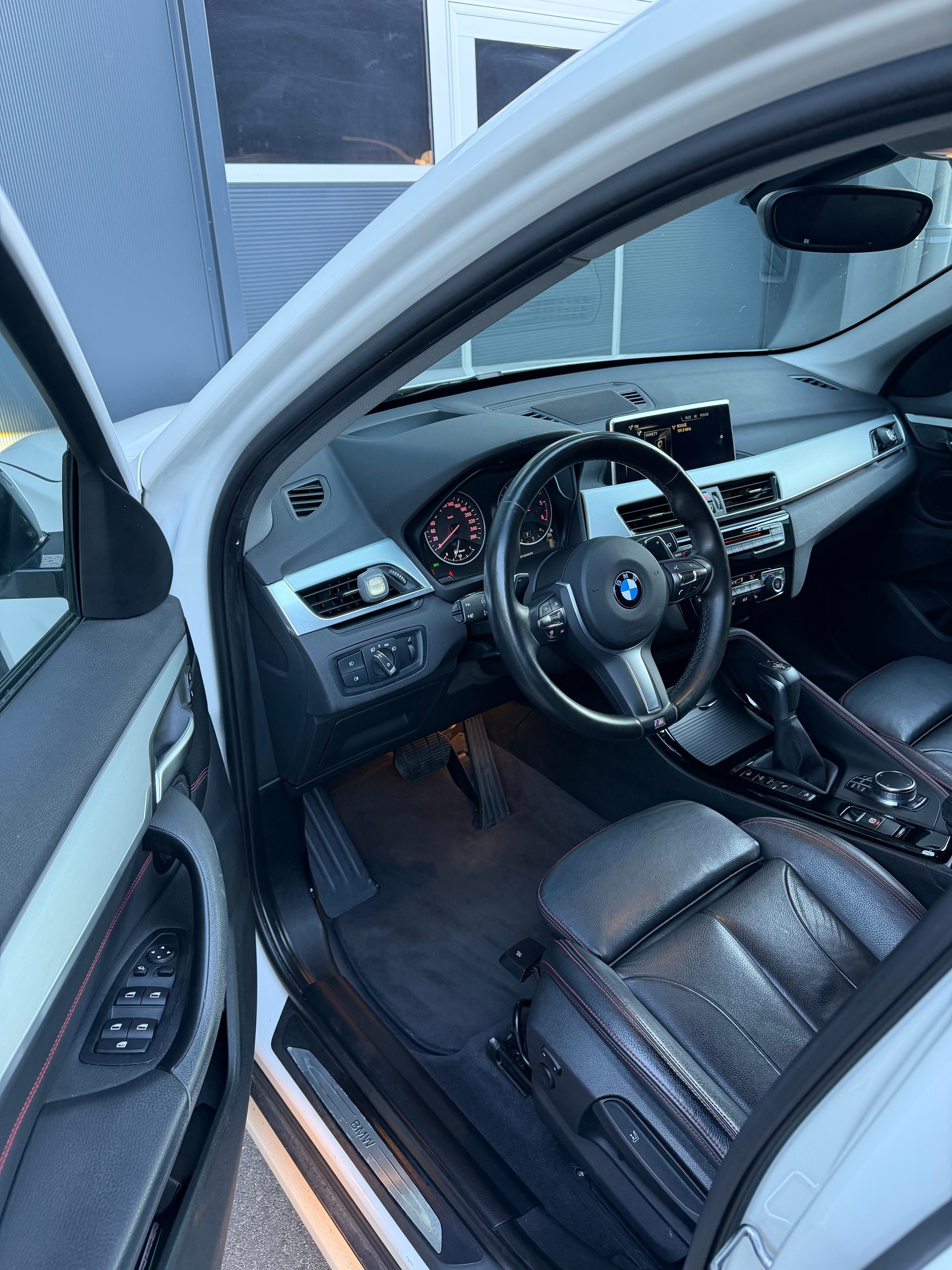 BMW X1 xDrive 20d M Sport Steptronic-image-12