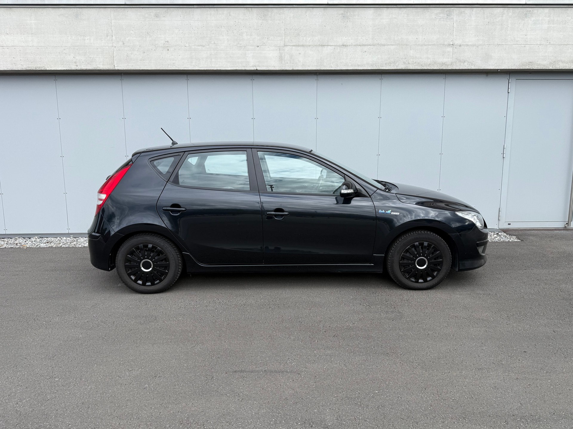 HYUNDAI i30 1.6 Swiss Plus Edition-image-6
