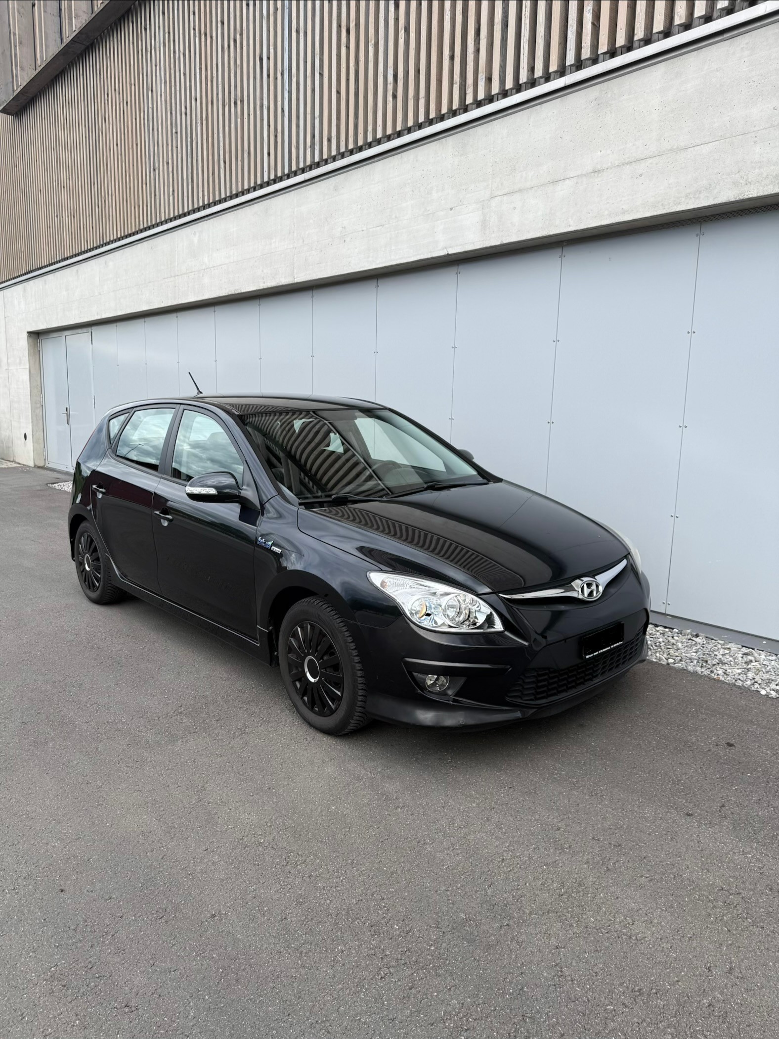 HYUNDAI i30 1.6 Swiss Plus Edition-image-7