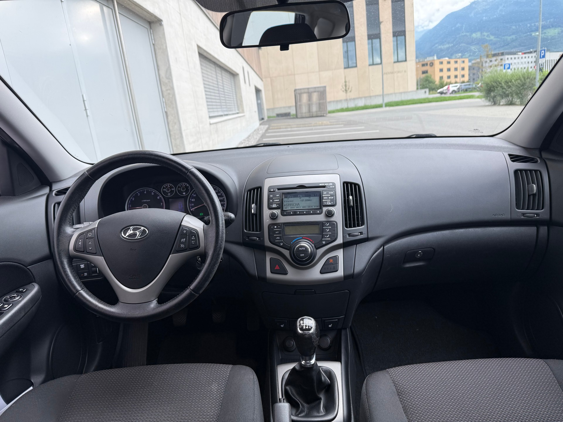 HYUNDAI i30 1.6 Swiss Plus Edition-image-9