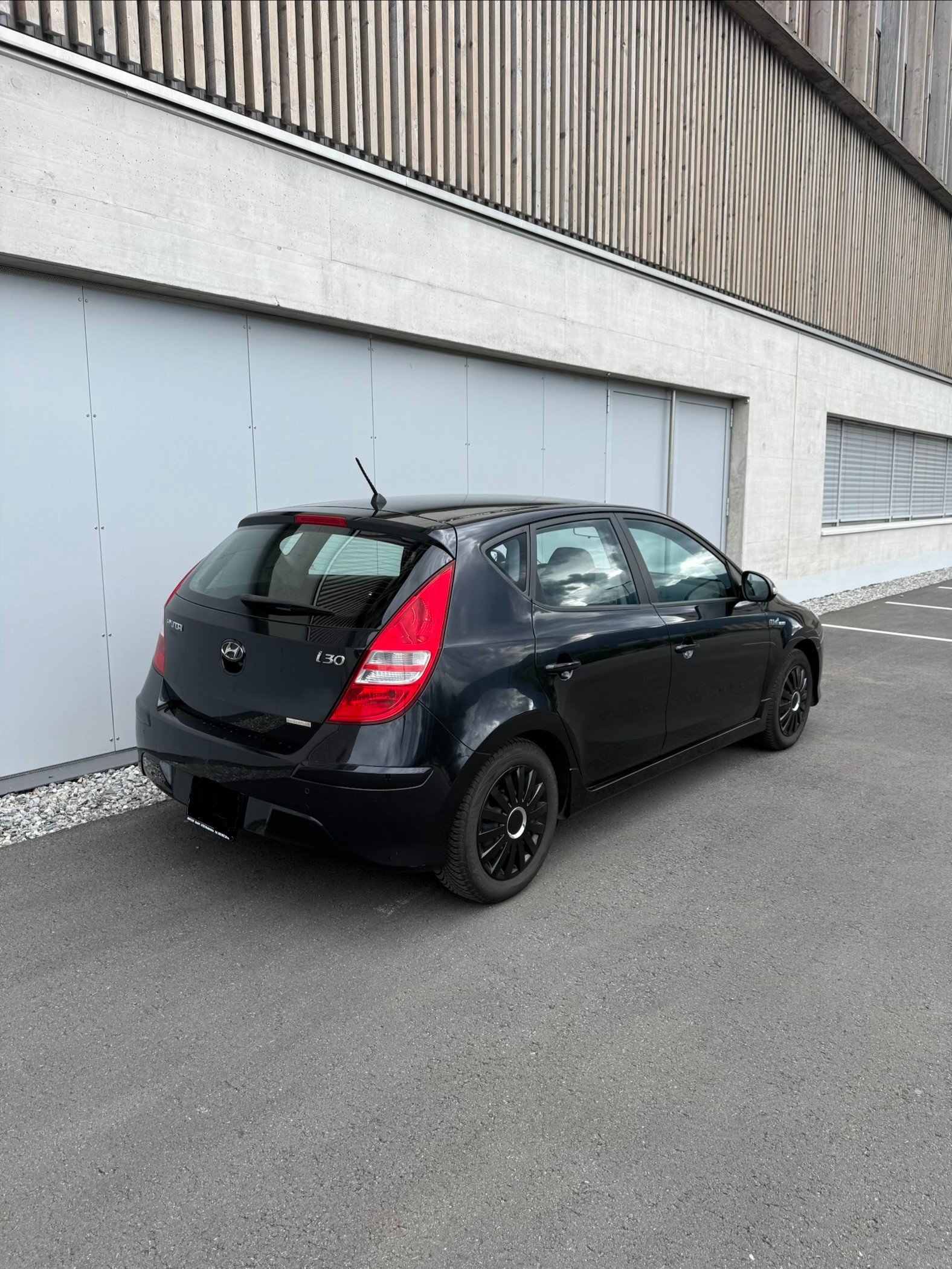 HYUNDAI i30 1.6 Swiss Plus Edition-image-5