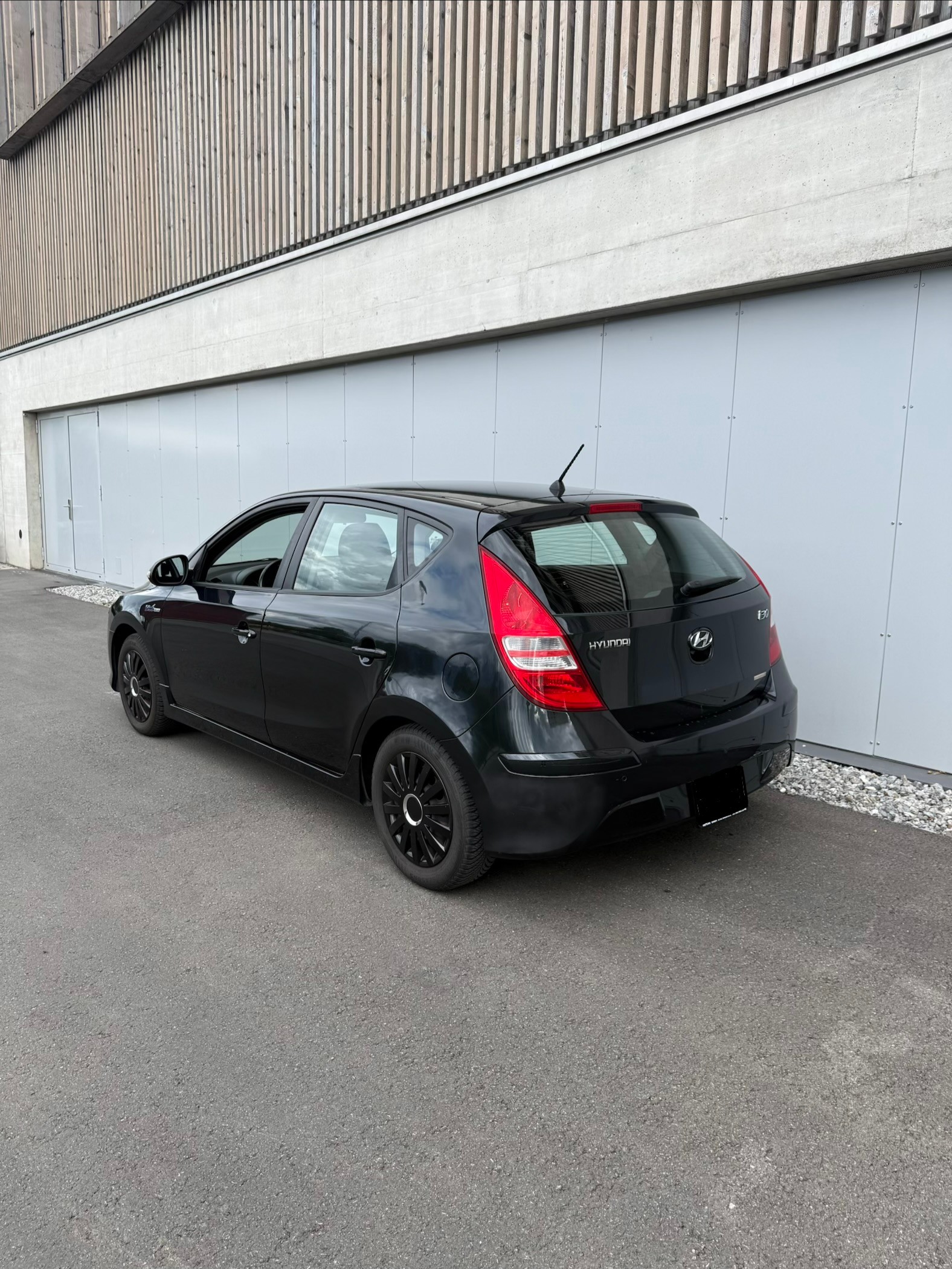 HYUNDAI i30 1.6 Swiss Plus Edition-image-3