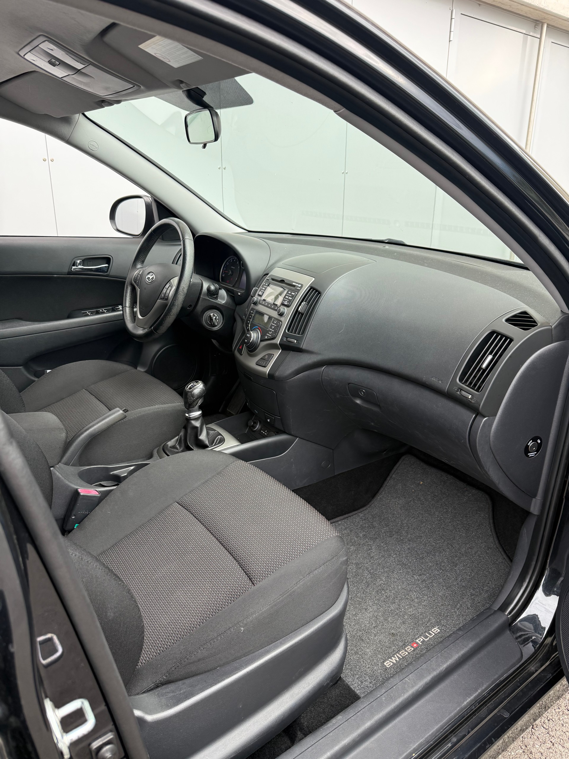 HYUNDAI i30 1.6 Swiss Plus Edition-image-10