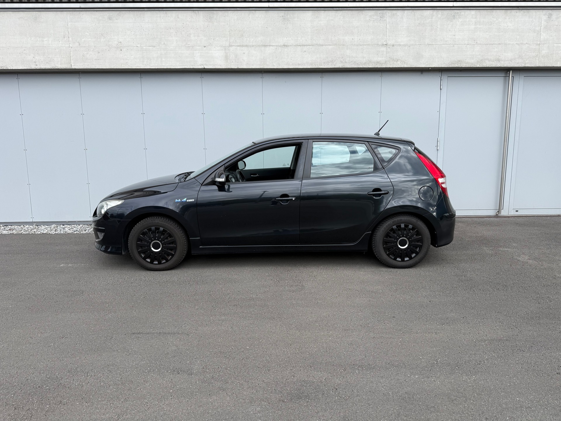 HYUNDAI i30 1.6 Swiss Plus Edition-image-2
