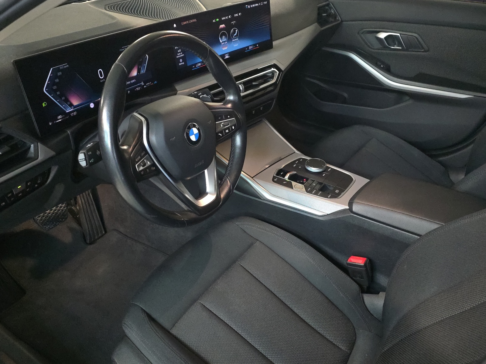 BMW 320 d xDrive 48V Touring Steptronic-image-9