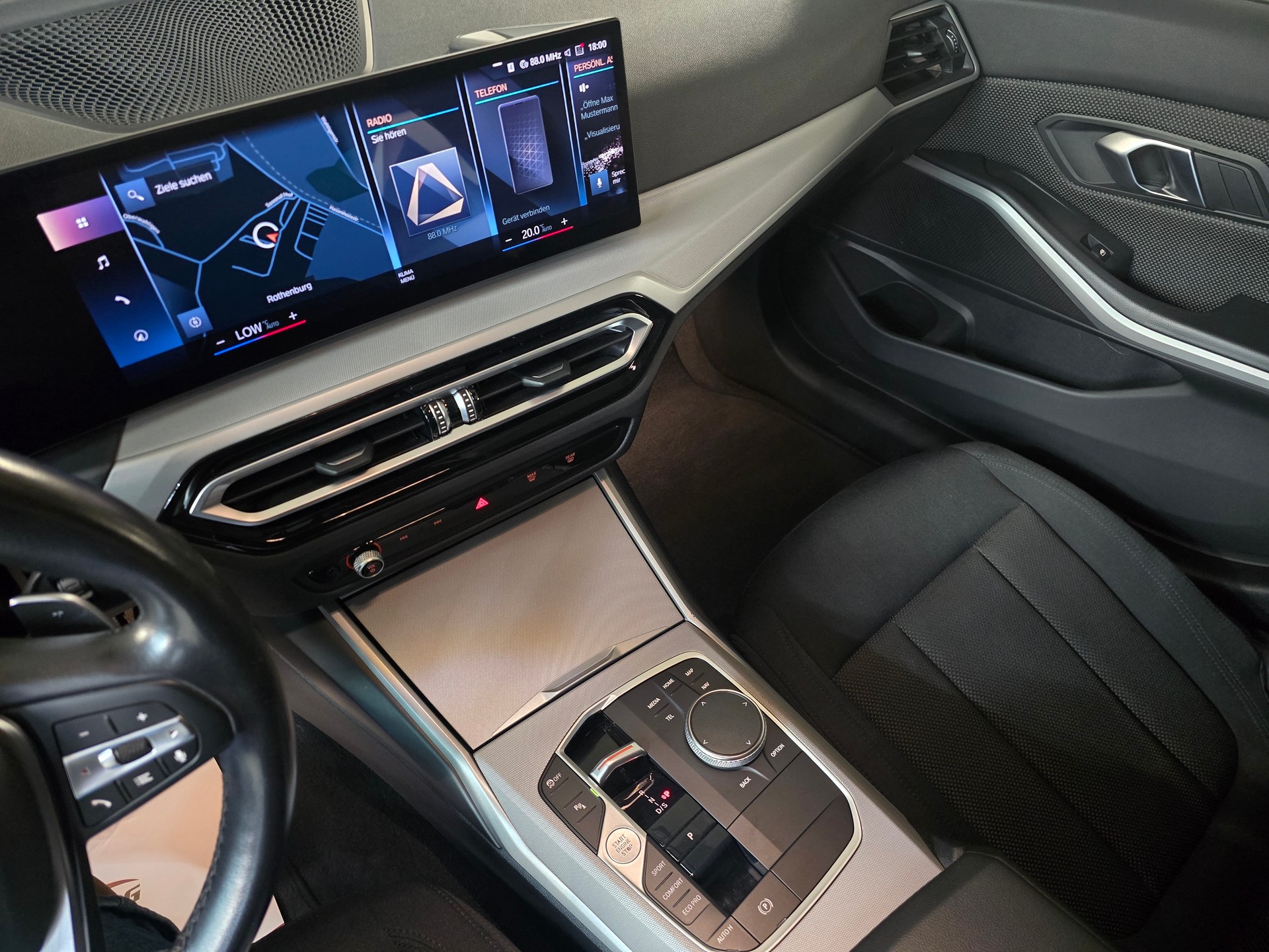 BMW 320 d xDrive 48V Touring Steptronic-image-11