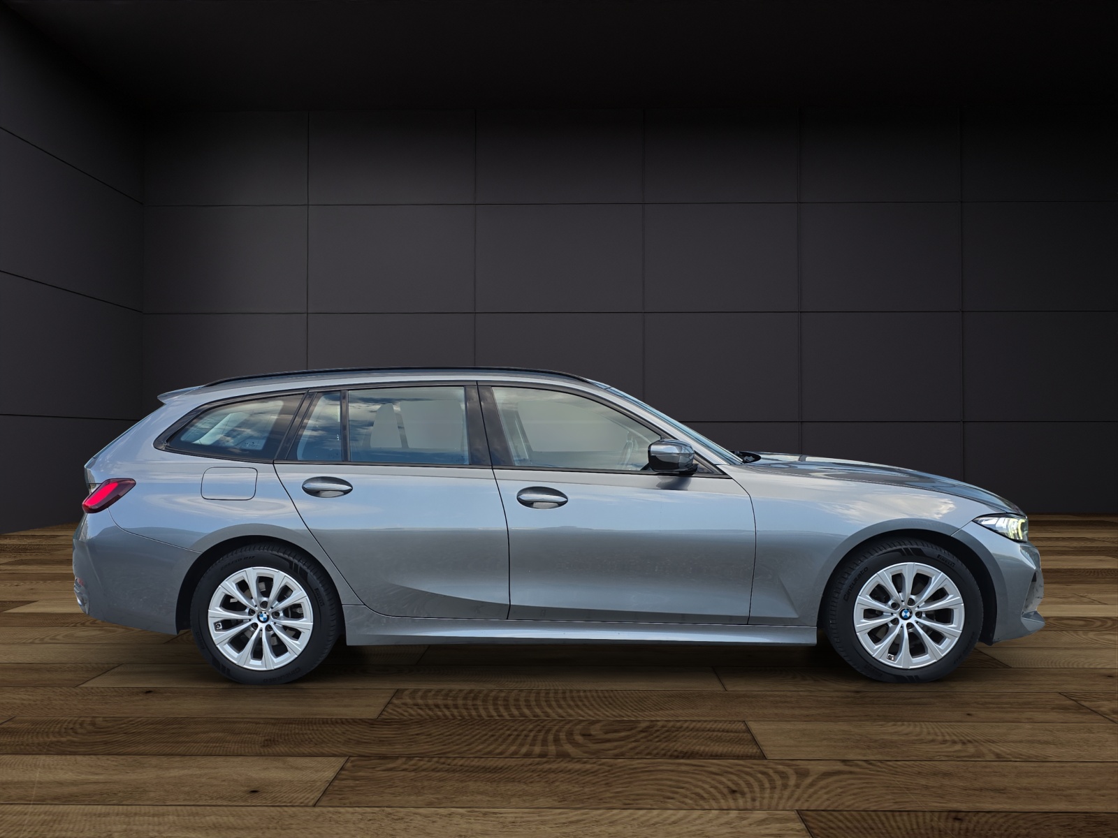 BMW 320 d xDrive 48V Touring Steptronic-image-4