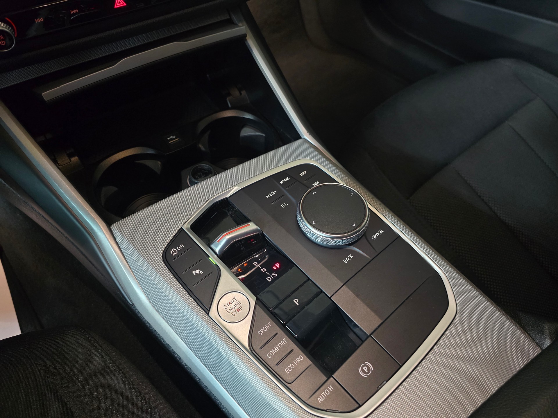 BMW 320 d xDrive 48V Touring Steptronic-image-17
