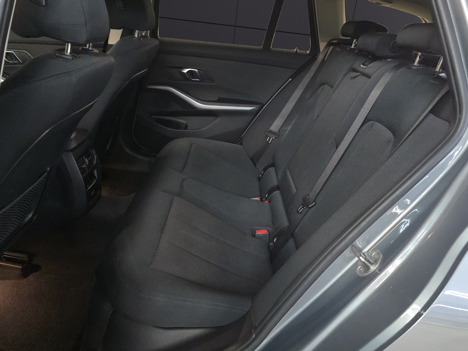 BMW 320 d xDrive 48V Touring Steptronic-image-19