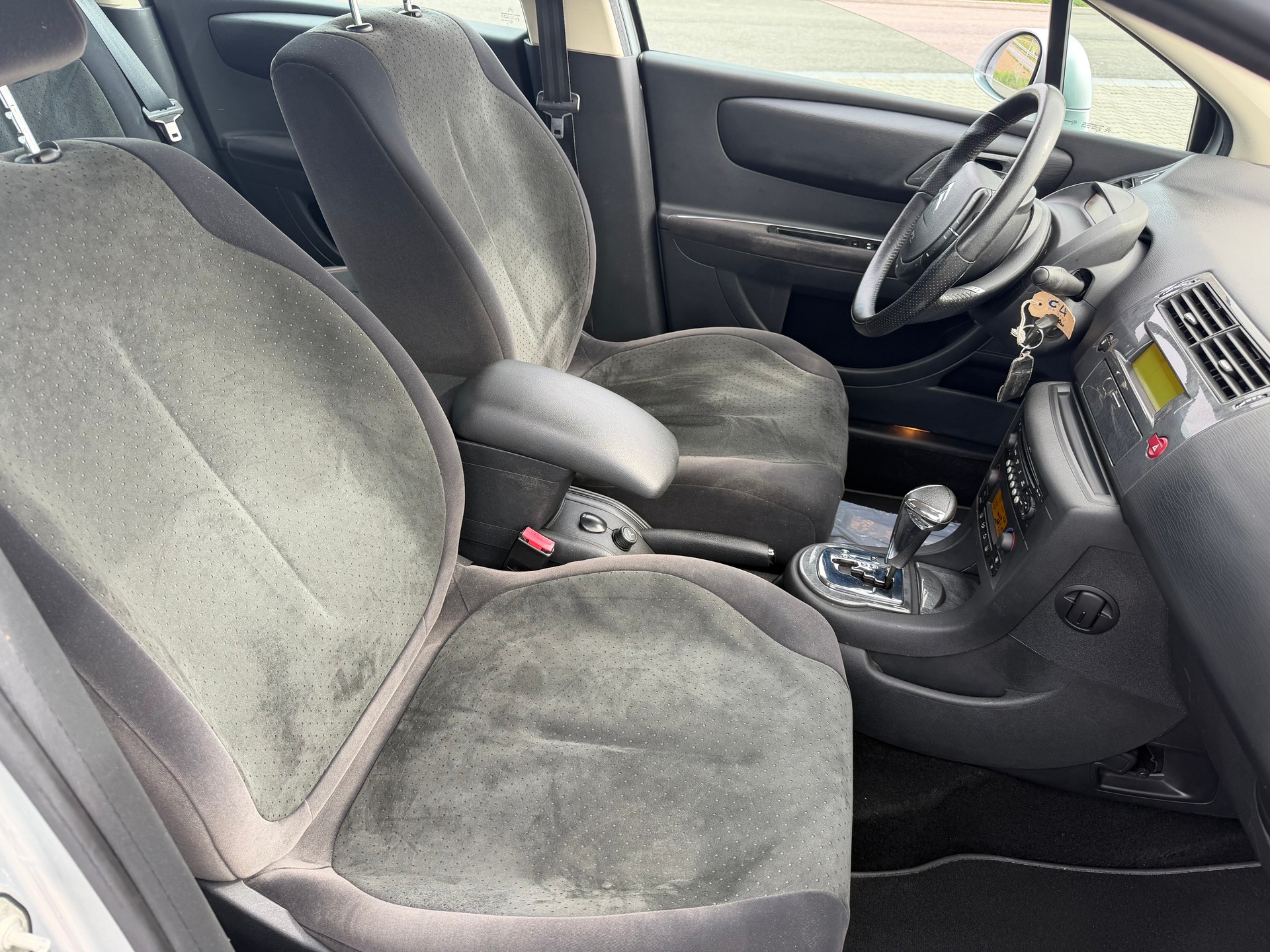 CITROEN C4 Berline 2.0 16V HDi Exclusive Automat-image-7