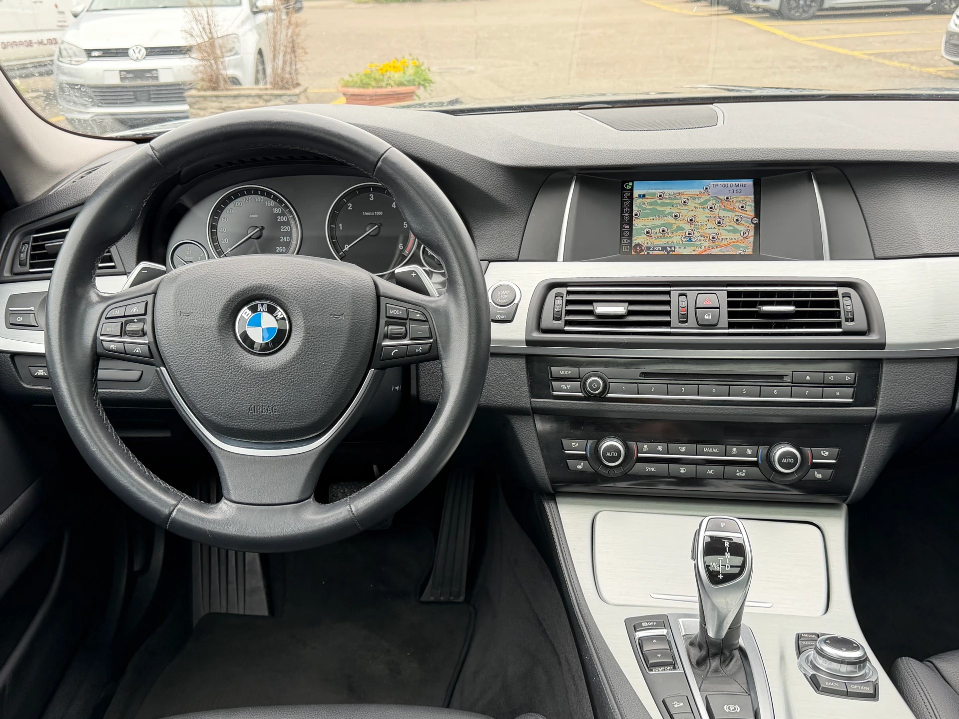 BMW 530d Touring xDrive Luxury Line Steptronic-image-9