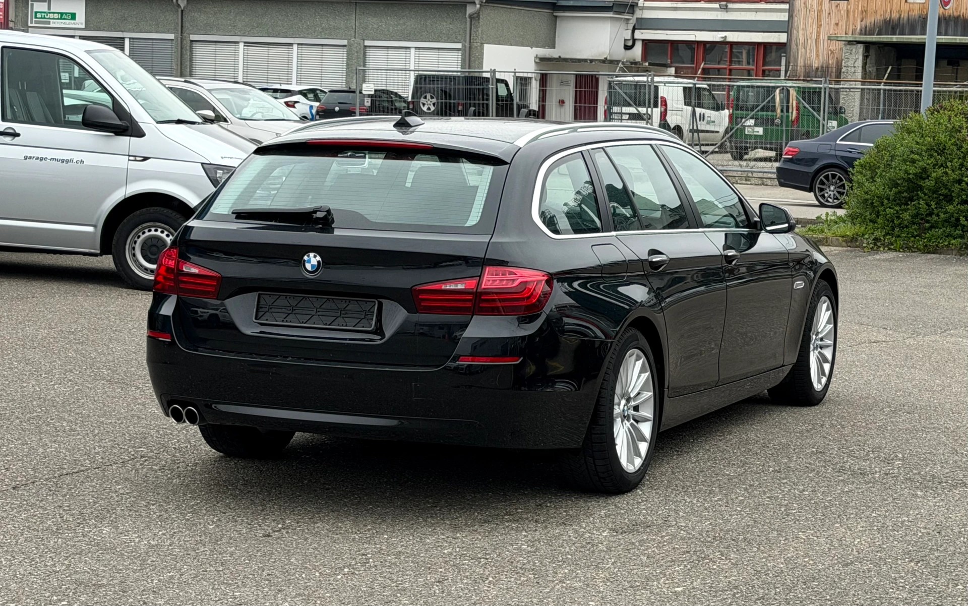 BMW 530d Touring xDrive Luxury Line Steptronic-image-2