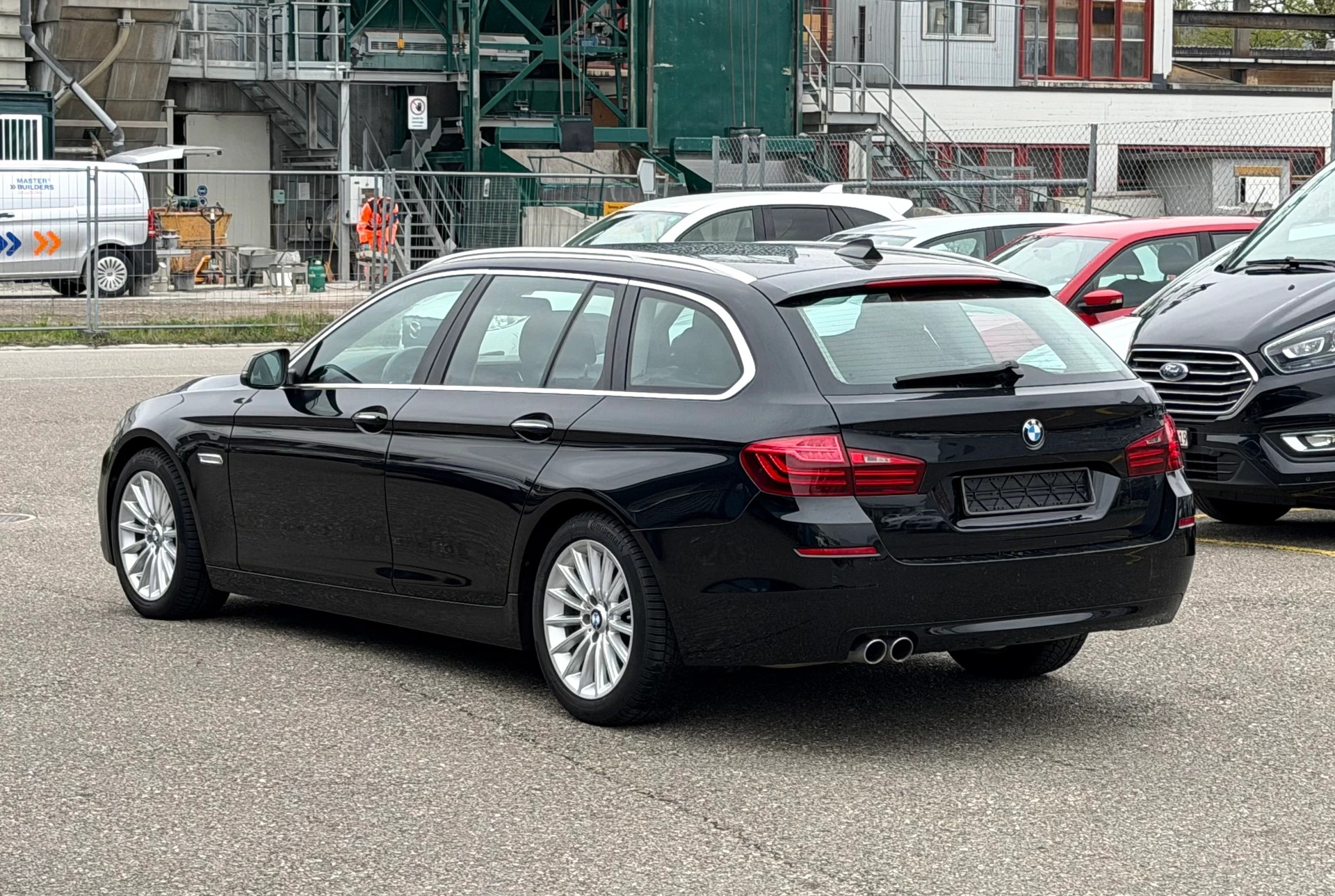 BMW 530d Touring xDrive Luxury Line Steptronic-image-3