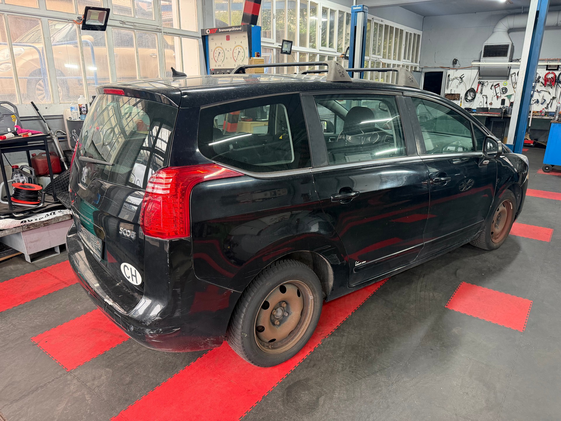 PEUGEOT 5008 1.6 HDI Business EGS6-image-3