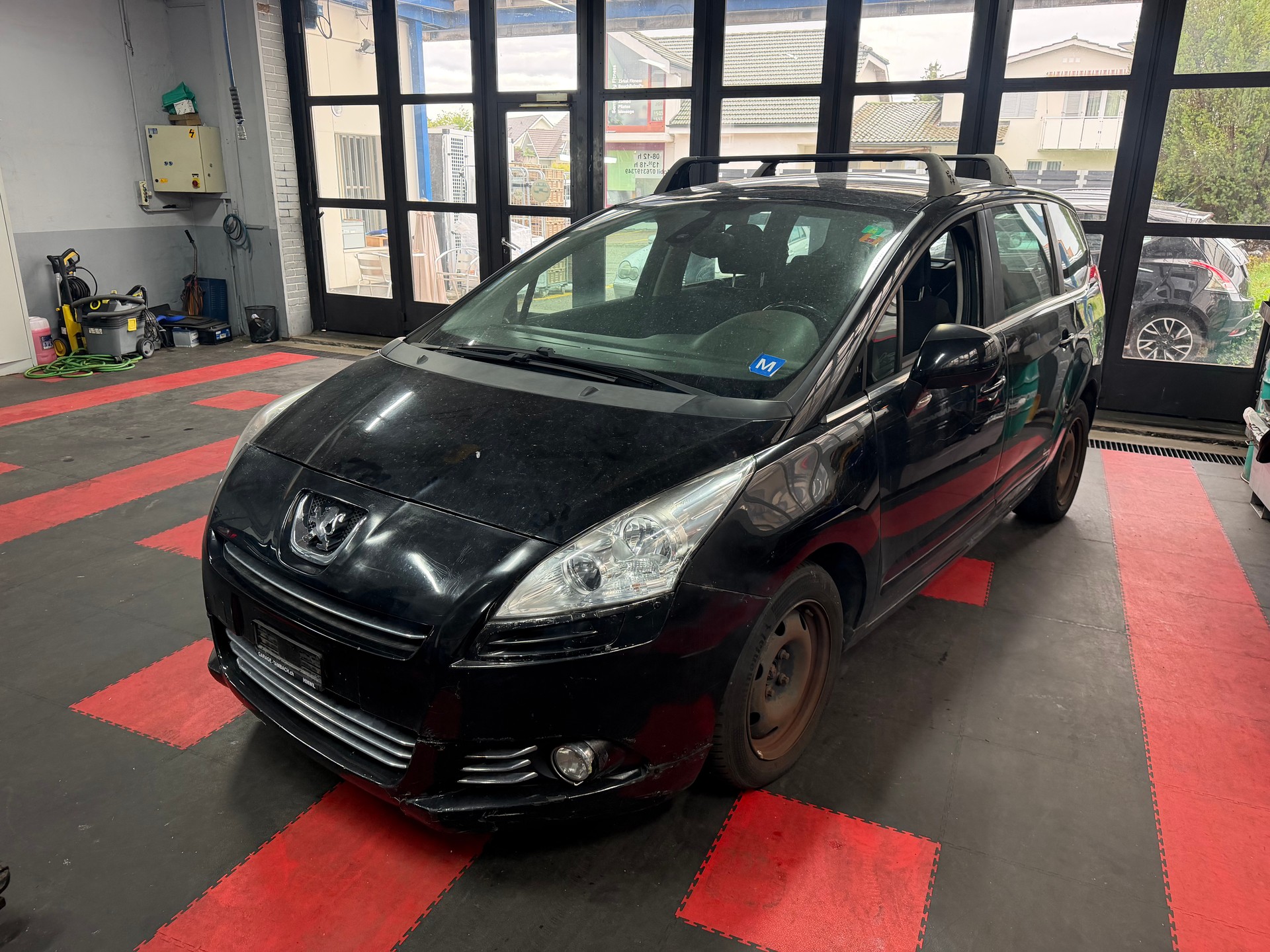 PEUGEOT 5008 1.6 HDI Business EGS6-image-4