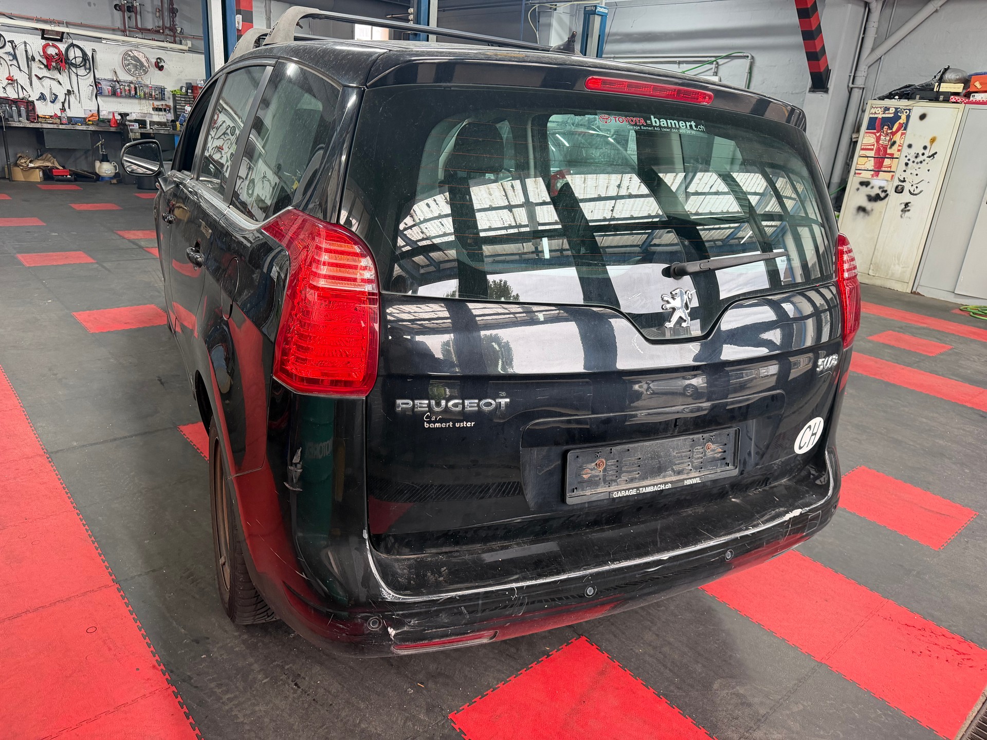 PEUGEOT 5008 1.6 HDI Business EGS6-image-2