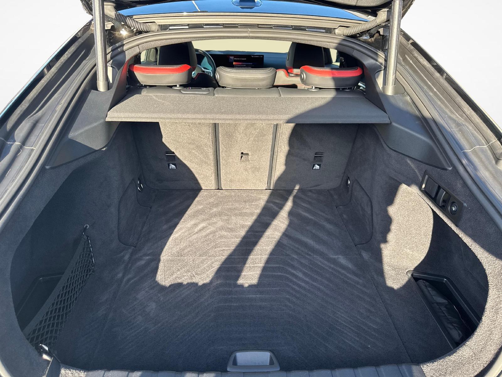 BMW i4 xDrive40-image-12