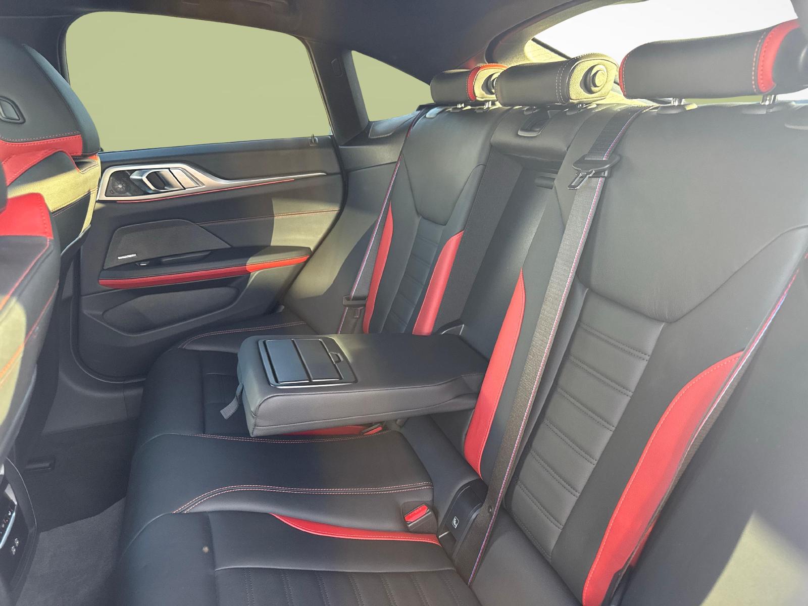 BMW i4 xDrive40-image-11