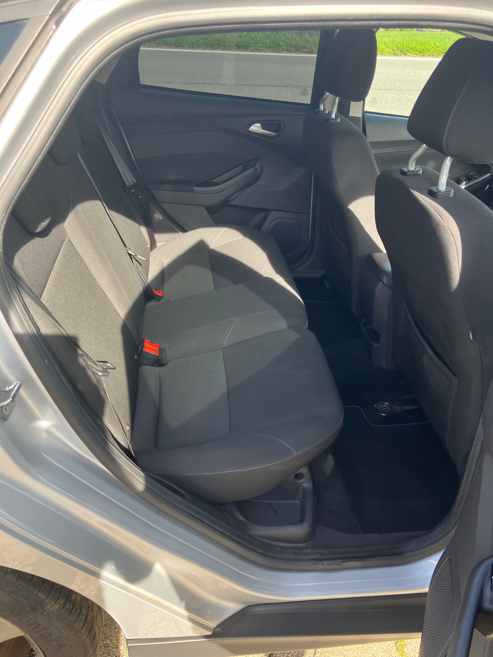 FORD Focus 1.0 SCTi Titanium-image-6