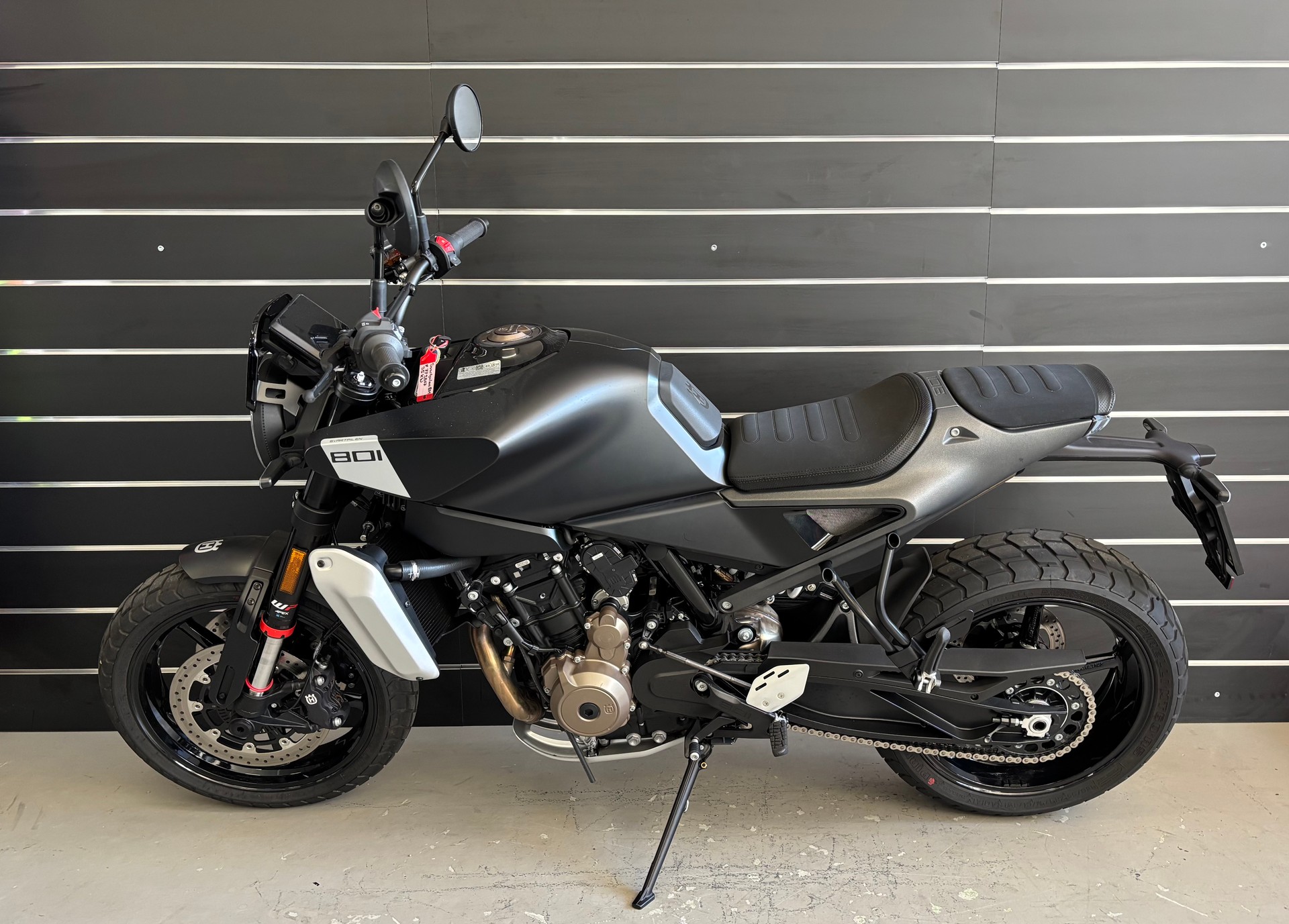 HUSQVARNA SVARTPILEN 801-showroom-element-1