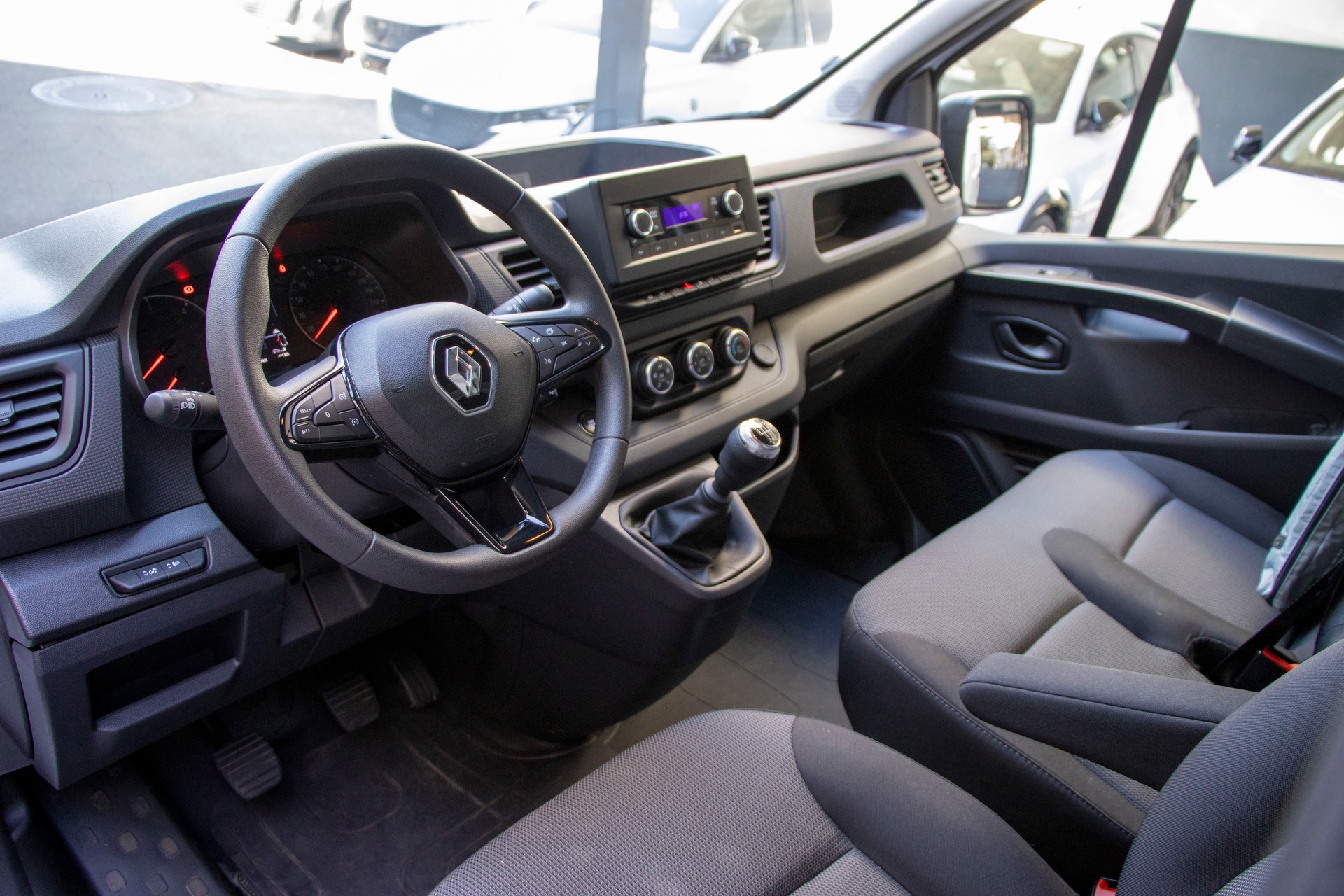 RENAULT Trafic 2.0 Blue dCi110 Start L1H1-image-6