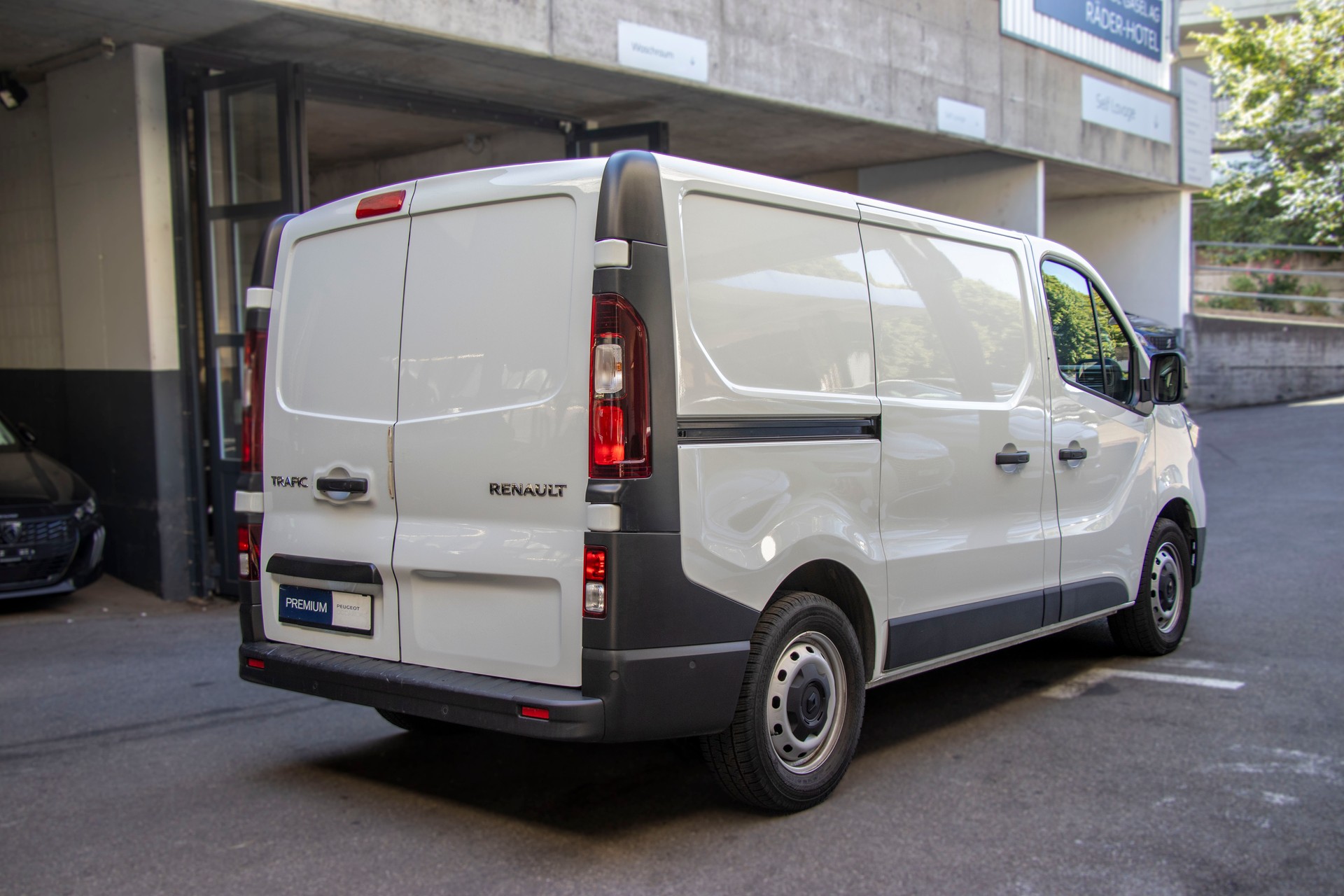 RENAULT Trafic 2.0 Blue dCi110 Start L1H1-image-2
