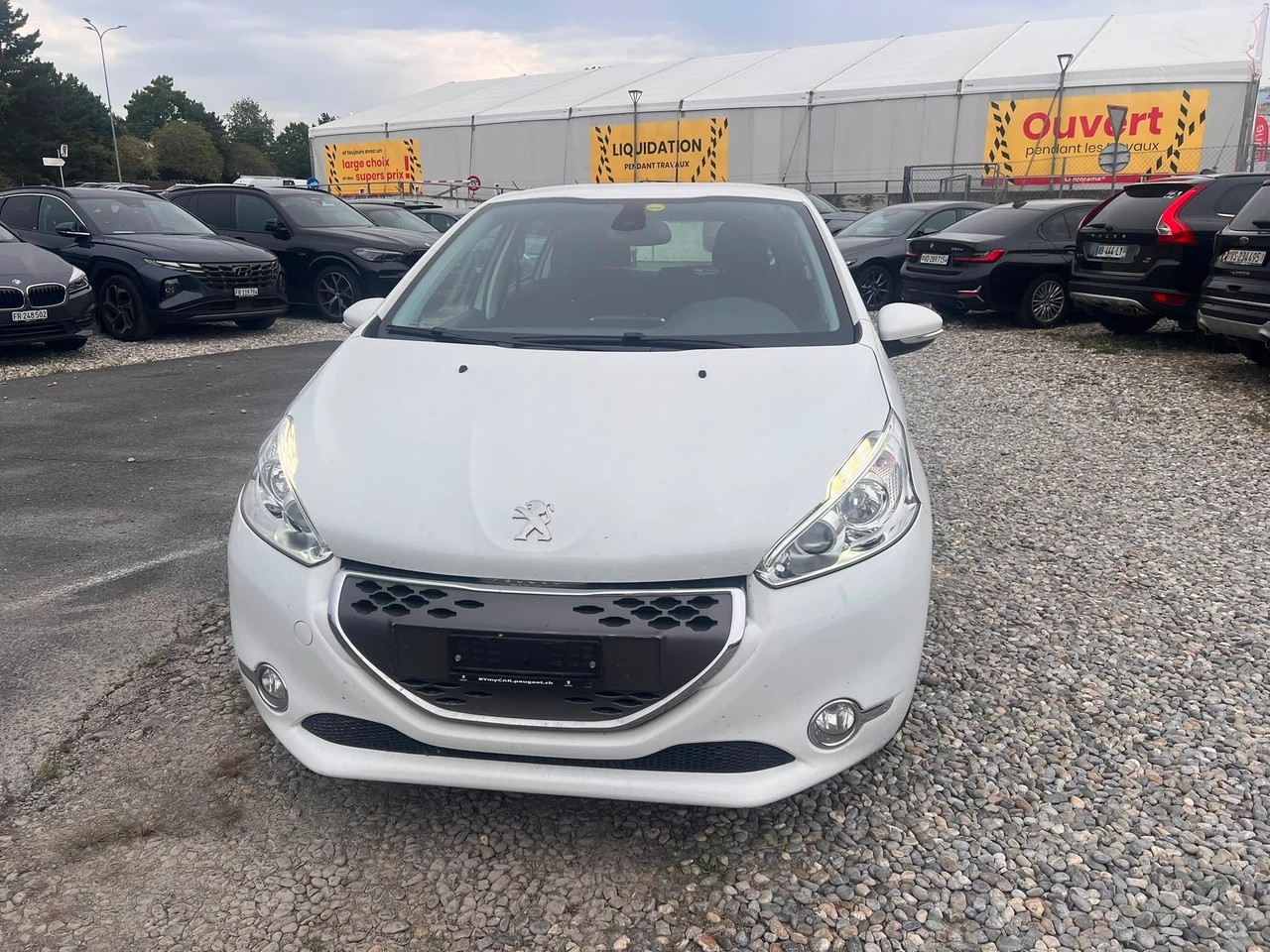 PEUGEOT 208 1.4 e-HDi Active EGS5-image-1