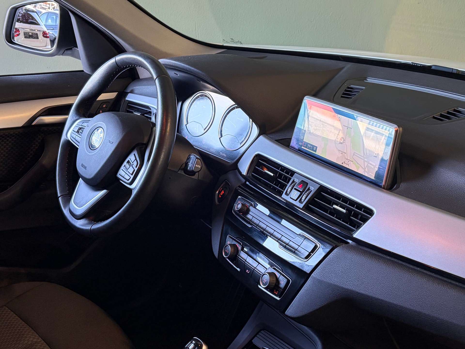 BMW X1 xDrive 18d Steptronic *CH-Fahrzeug*-image-15