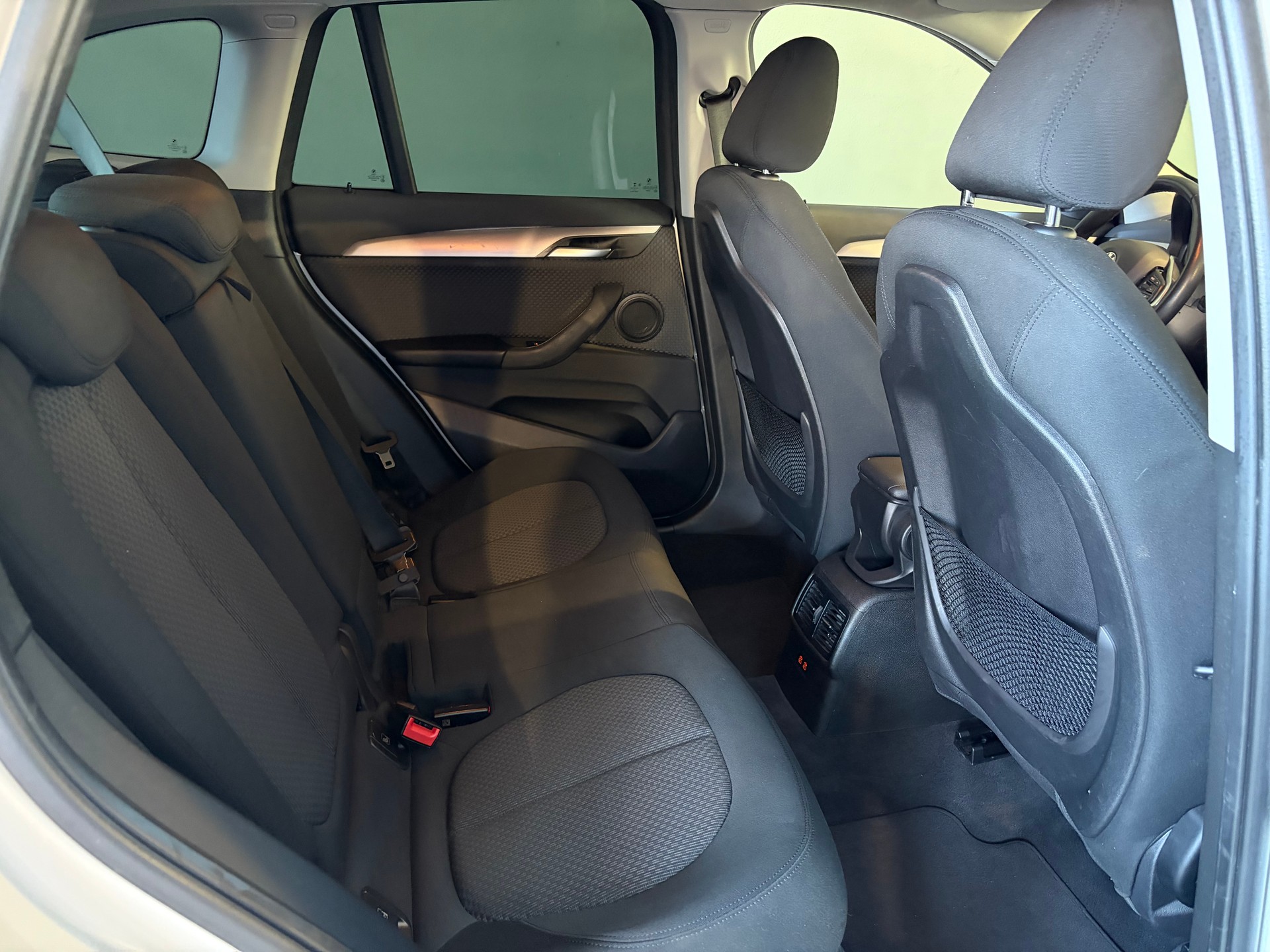 BMW X1 xDrive 18d Steptronic *CH-Fahrzeug*-image-17