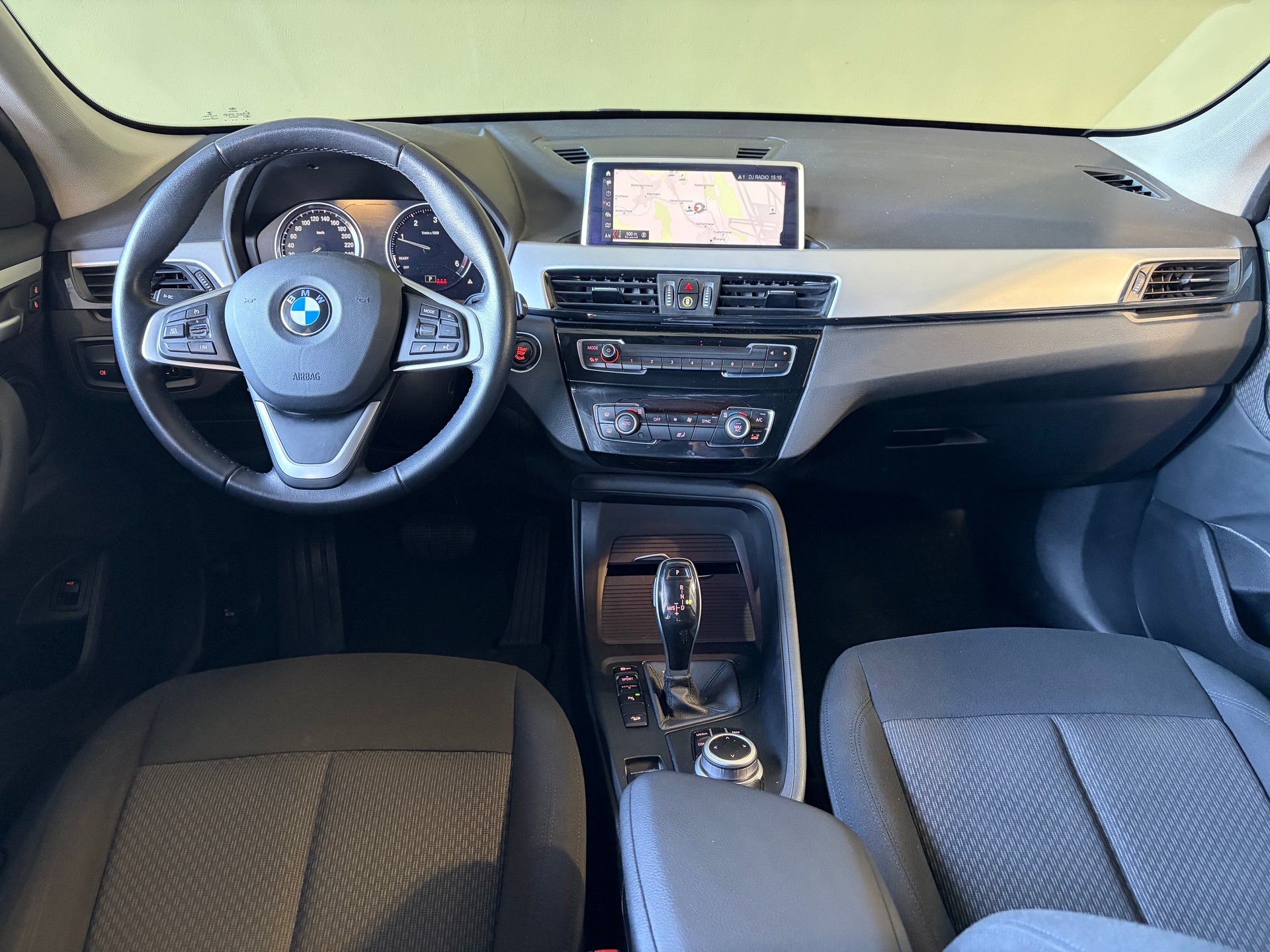 BMW X1 xDrive 18d Steptronic *CH-Fahrzeug*-image-7
