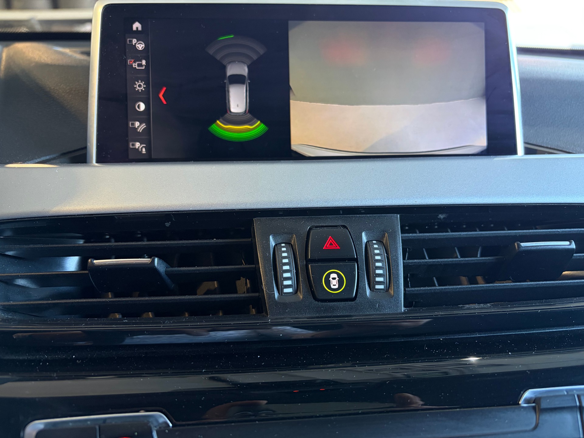 BMW X1 xDrive 18d Steptronic *CH-Fahrzeug*-image-12