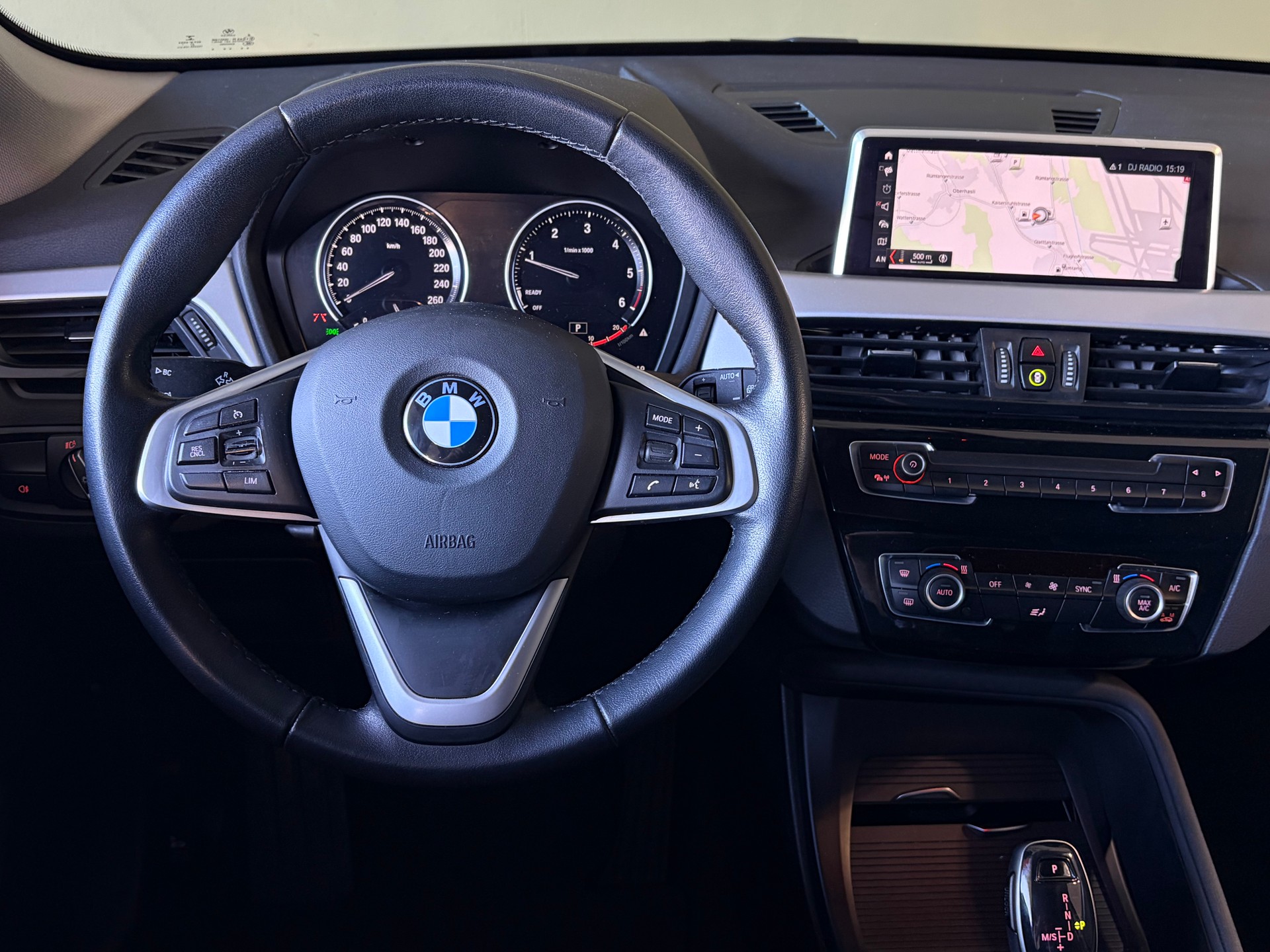 BMW X1 xDrive 18d Steptronic *CH-Fahrzeug*-image-9