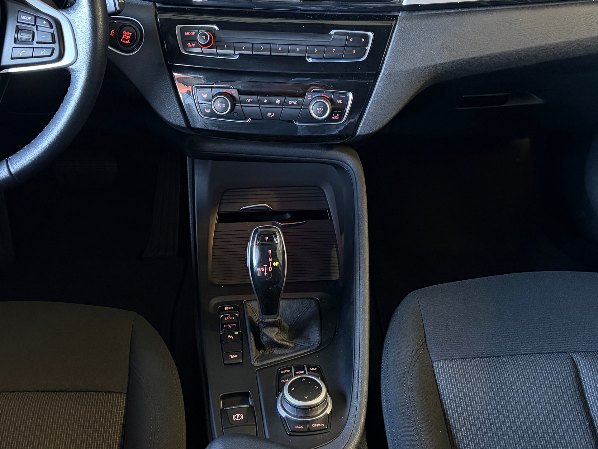 BMW X1 xDrive 18d Steptronic *CH-Fahrzeug*-image-11