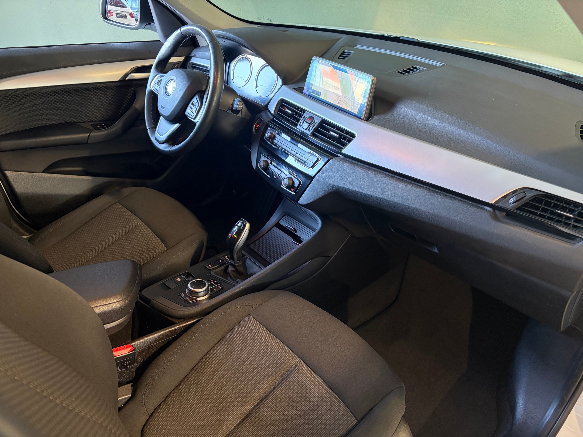 BMW X1 xDrive 18d Steptronic *CH-Fahrzeug*-image-16