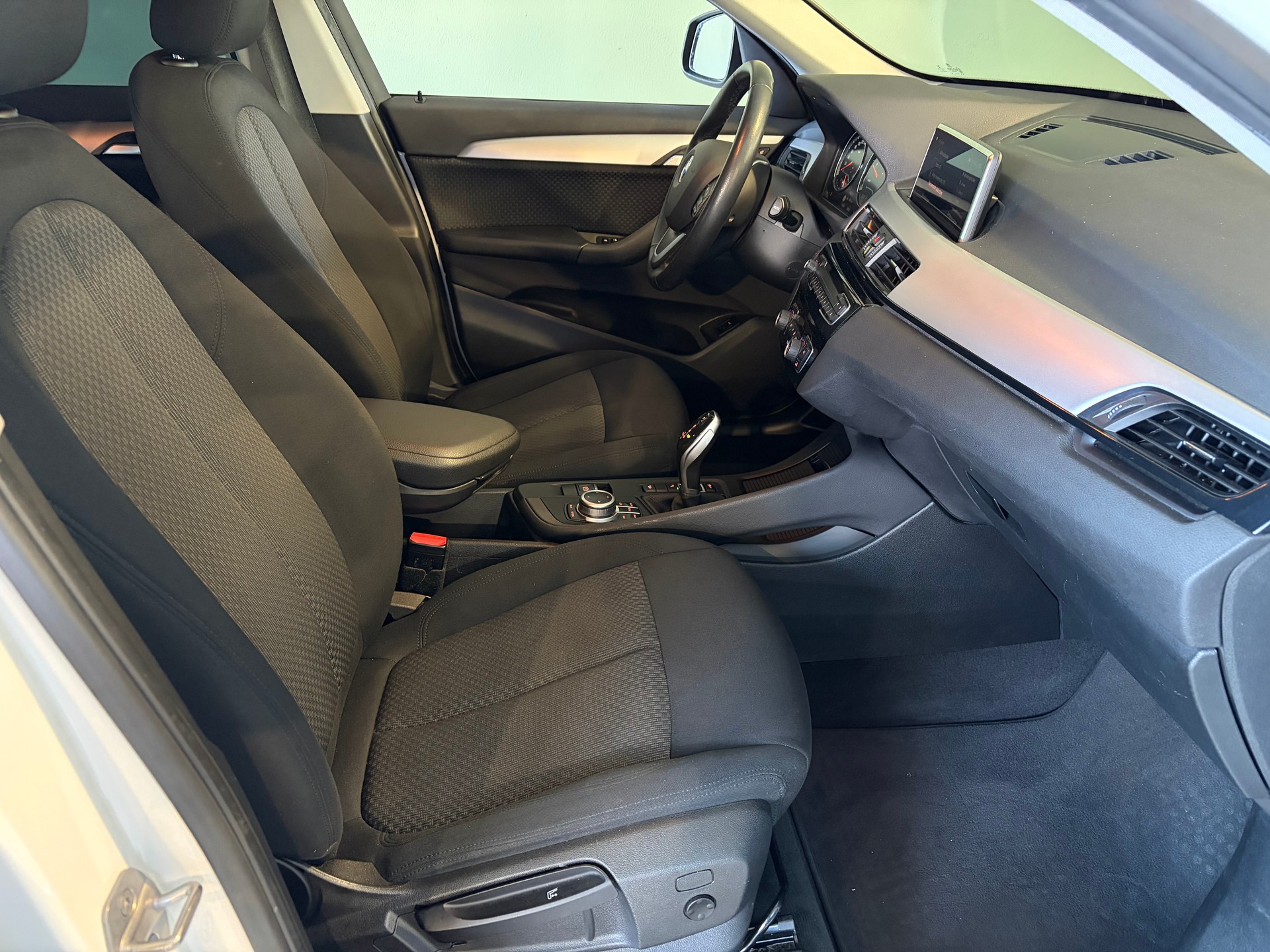 BMW X1 xDrive 18d Steptronic *CH-Fahrzeug*-image-18